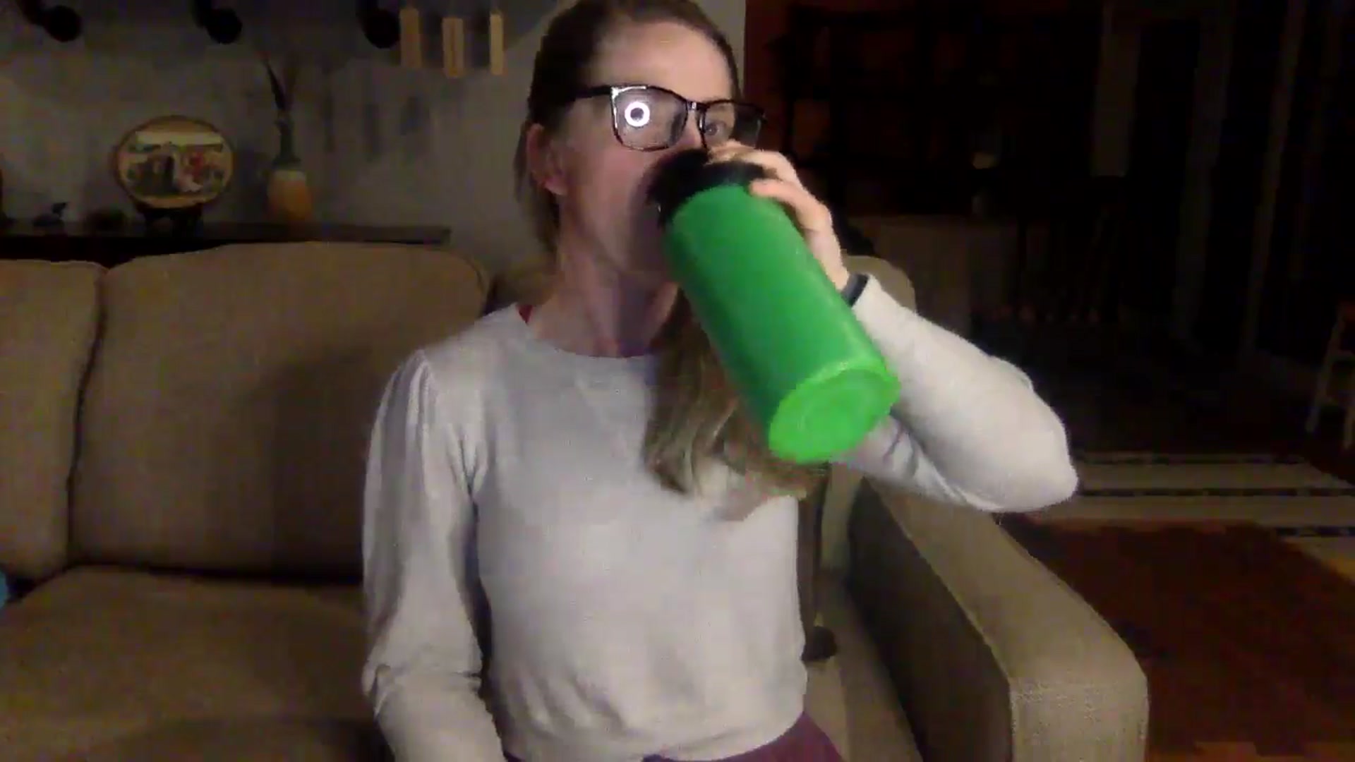 Gallery image thumbnail from GwenieDragon's myfreecams stream on, 05/19/2024, 02:19 image 12 of 20