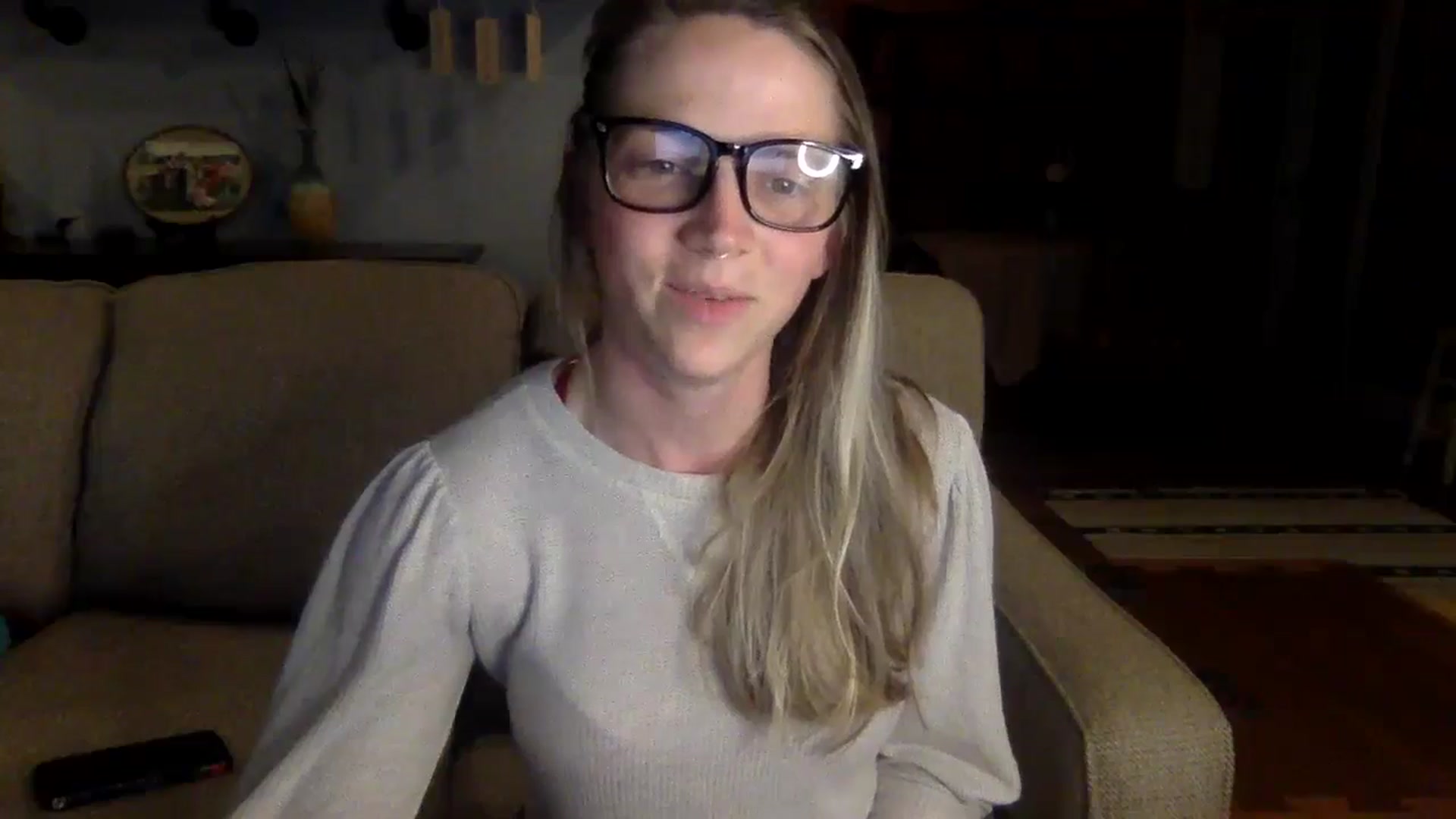 Gallery image thumbnail from GwenieDragon's myfreecams stream on, 05/19/2024, 02:19 image 13 of 20