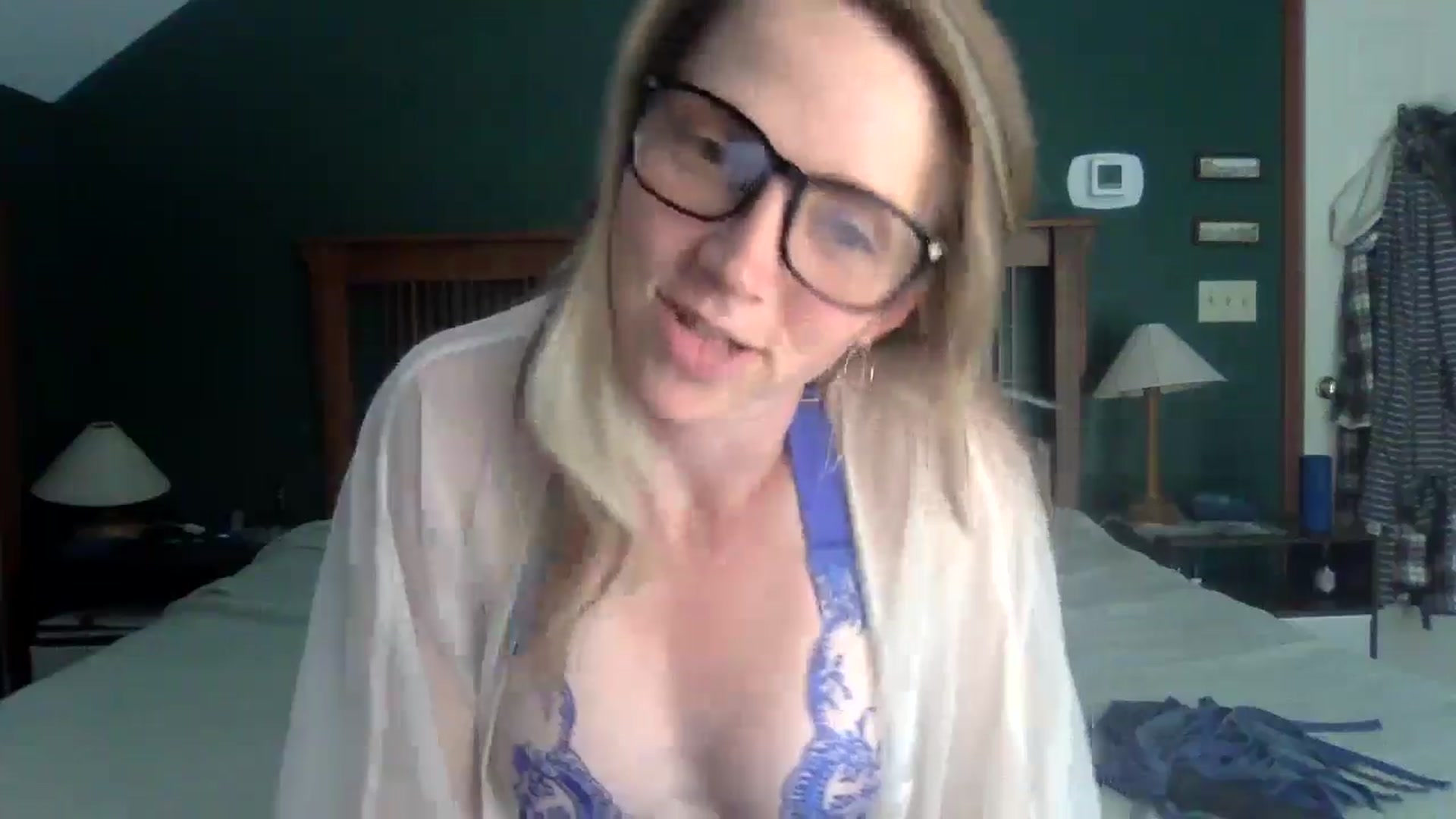 Gallery image thumbnail from GwenieDragon's myfreecams stream on, 05/20/2024, 19:58 image 3 of 20