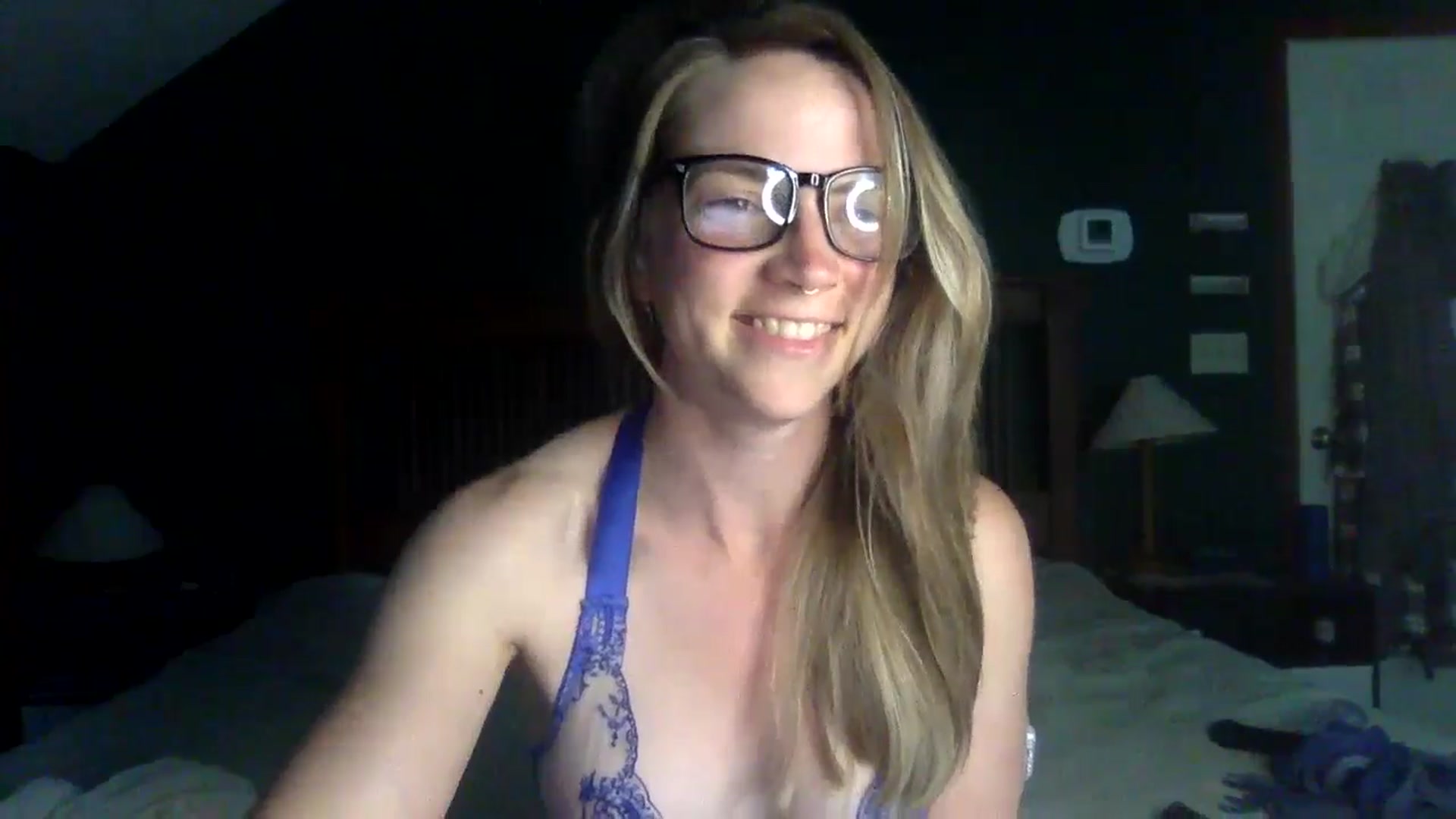 Gallery image thumbnail from GwenieDragon's myfreecams stream on, 05/20/2024, 19:58 image 17 of 20