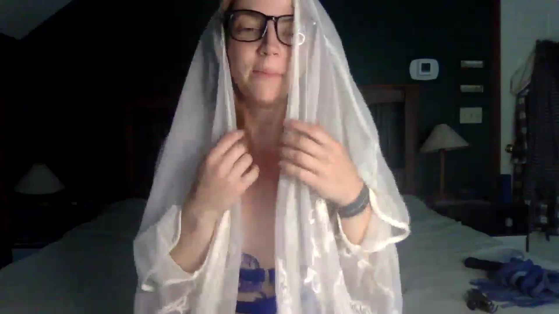 Gallery image thumbnail from GwenieDragon's myfreecams stream on, 05/20/2024, 19:58 image 6 of 20