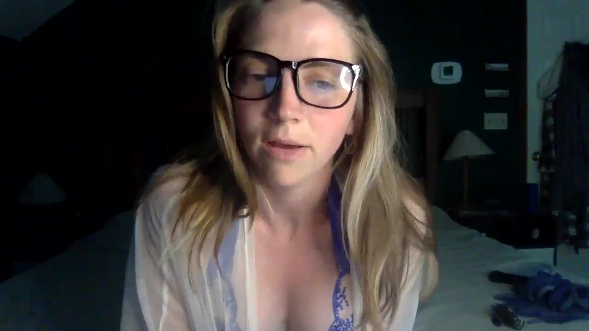 Gallery image thumbnail from GwenieDragon's myfreecams stream on, 05/20/2024, 19:58 image 7 of 20