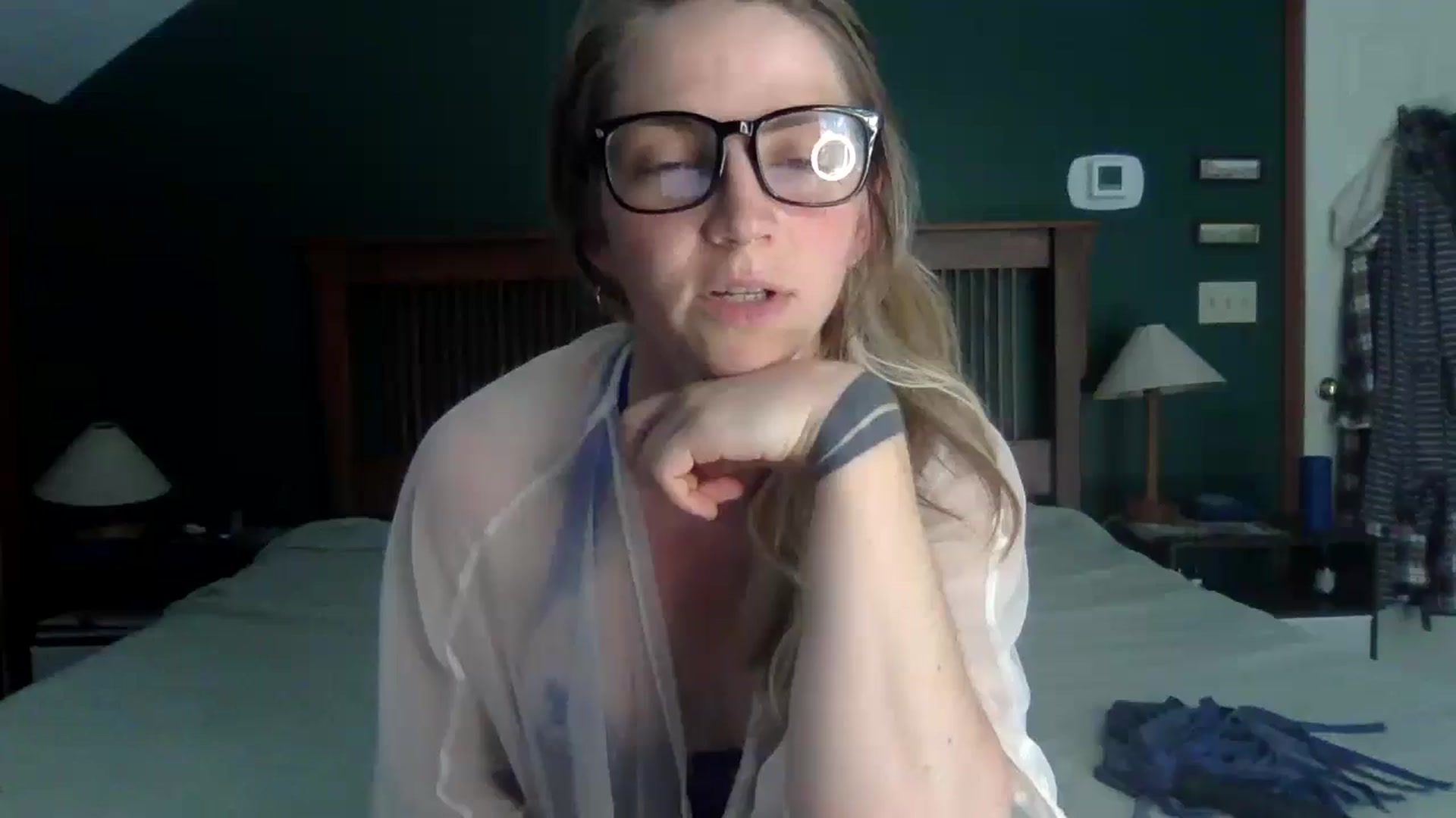 Gallery image thumbnail from GwenieDragon's myfreecams stream on, 05/20/2024, 19:58 image 1 of 20