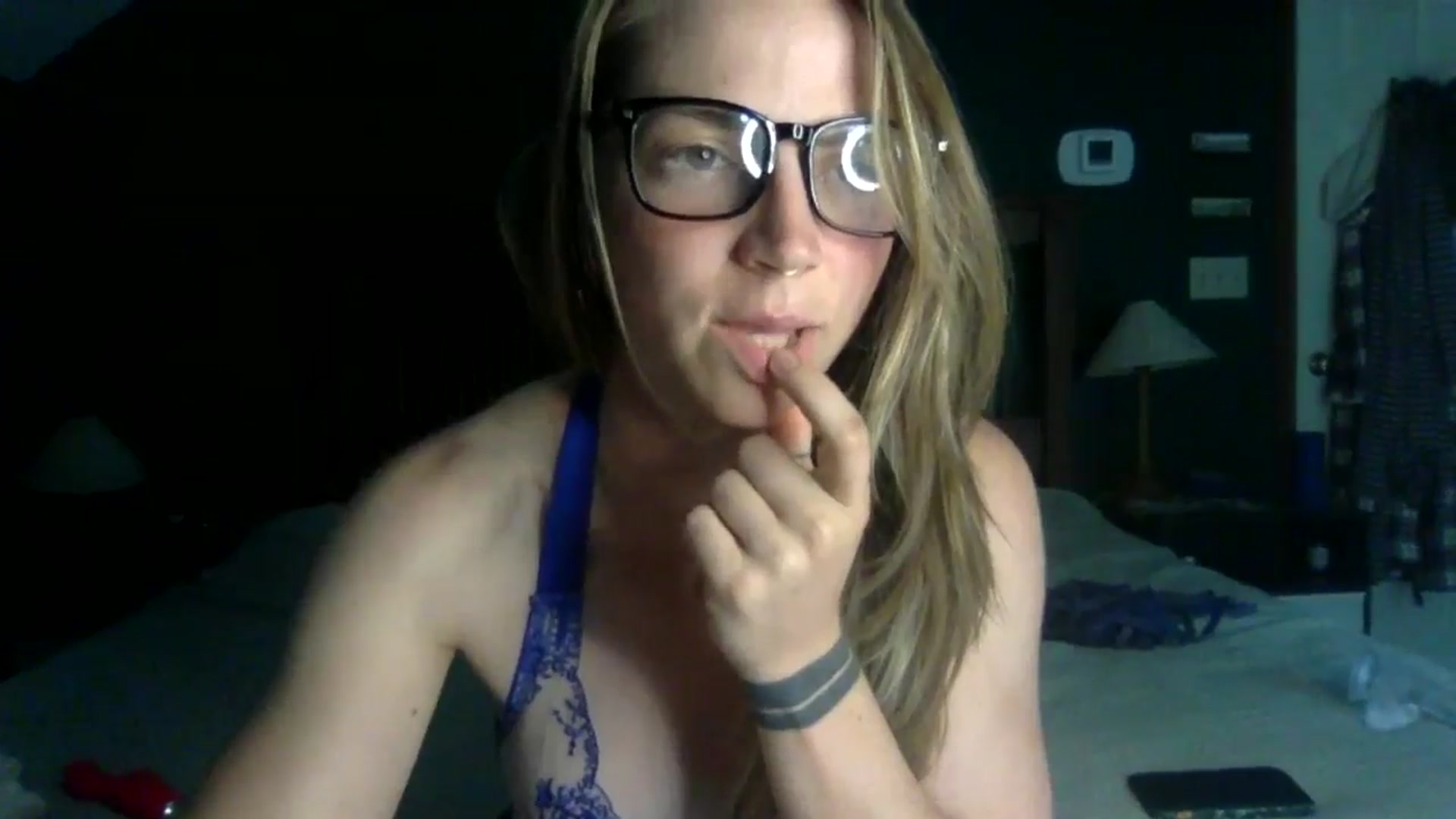 Gallery image thumbnail from GwenieDragon's myfreecams stream on, 05/20/2024, 20:26 image 9 of 20