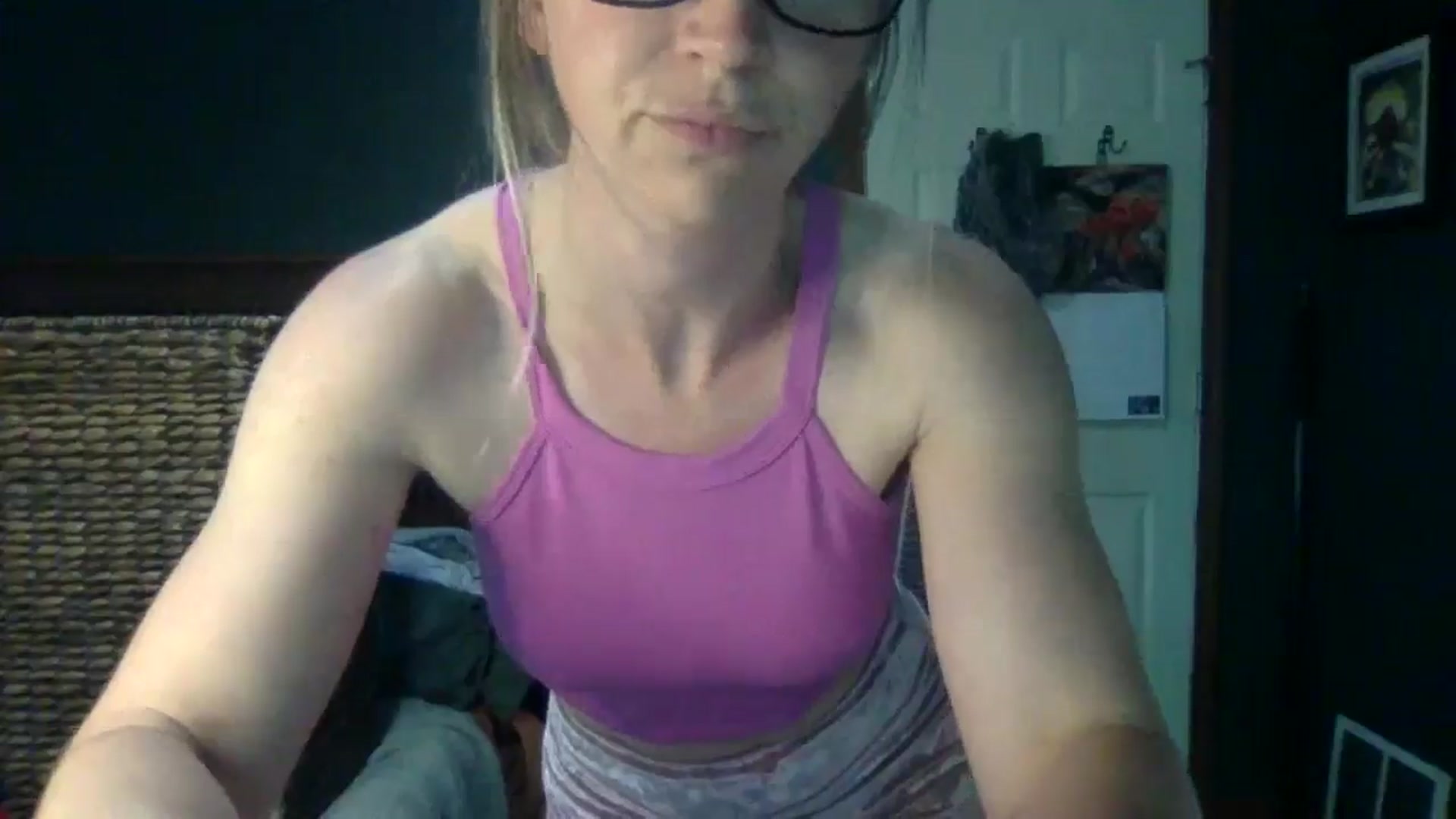 Gallery image thumbnail from GwenieDragon's myfreecams stream on, 05/22/2024, 13:47 image 4 of 20