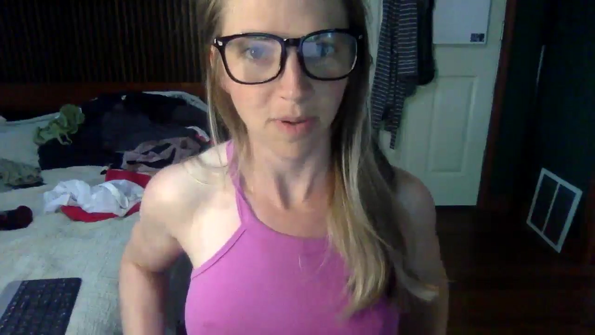 Gallery image thumbnail from GwenieDragon's myfreecams stream on, 05/22/2024, 13:47 image 18 of 20