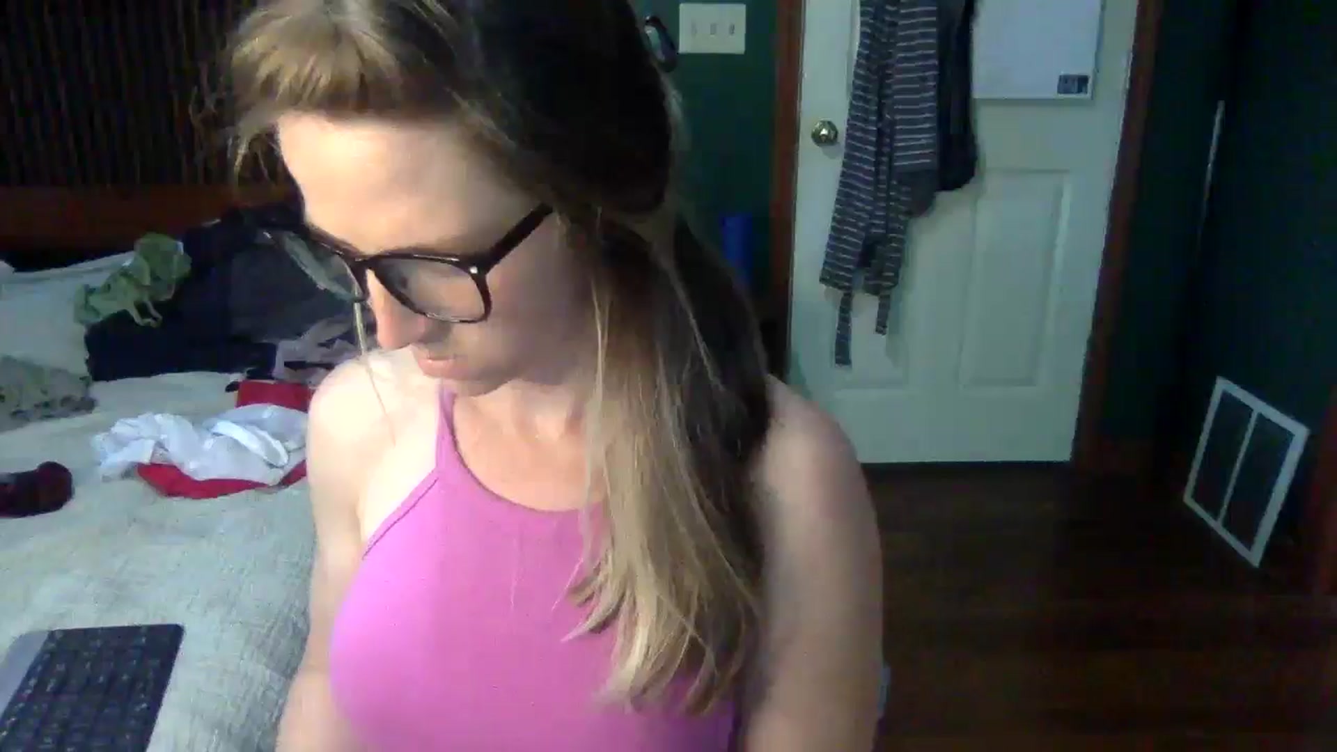 Gallery image thumbnail from GwenieDragon's myfreecams stream on, 05/22/2024, 13:47 image 20 of 20