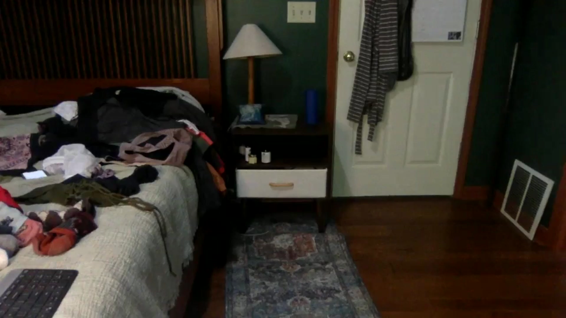 Gallery image thumbnail from GwenieDragon's myfreecams stream on, 05/22/2024, 13:47 image 14 of 20