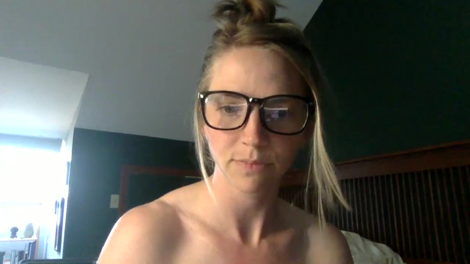 Gallery image thumbnail from GwenieDragon's myfreecams stream on, 05/22/2024, 15:48 image 6 of 20