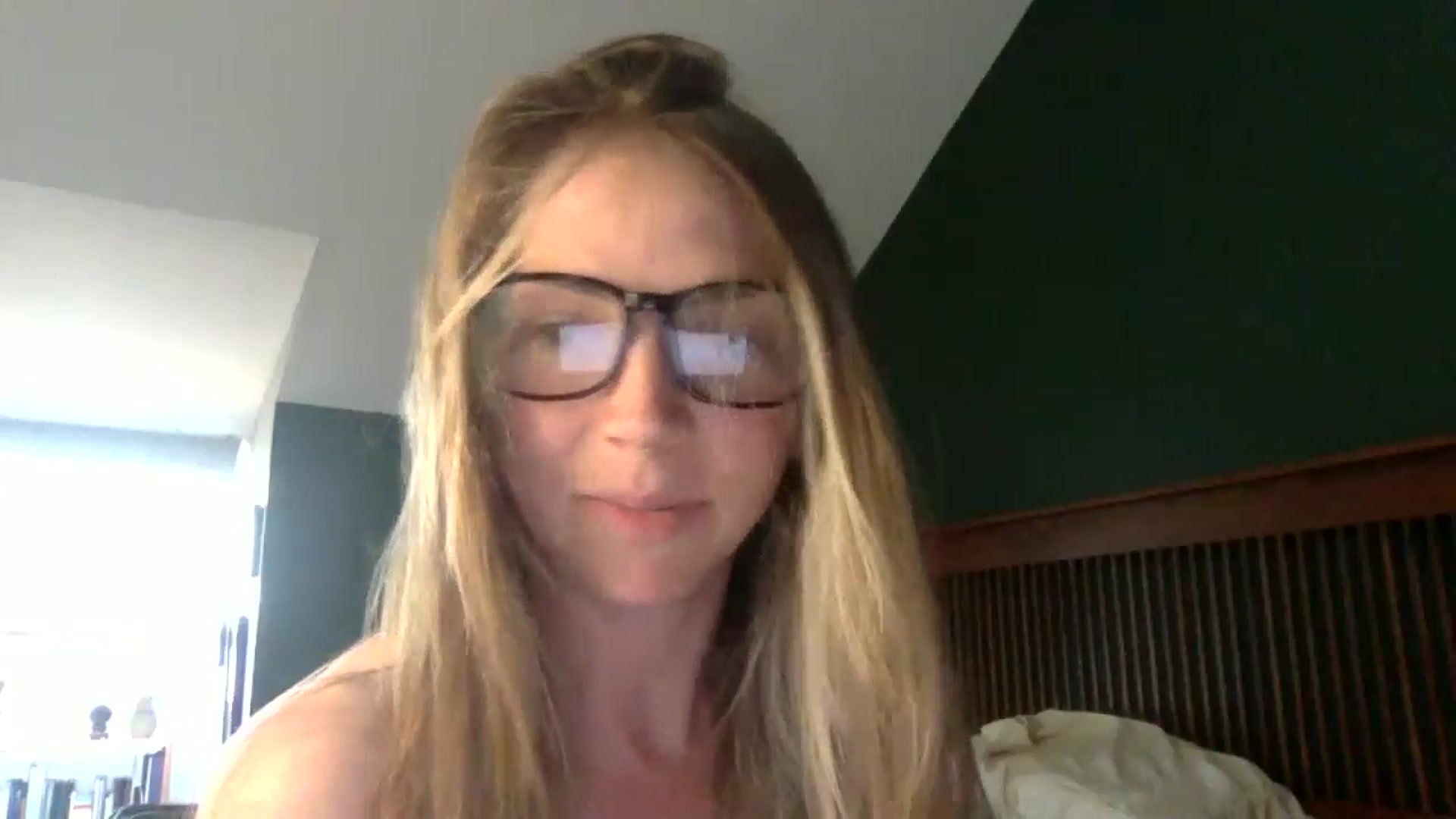Gallery image thumbnail from GwenieDragon's myfreecams stream on, 05/22/2024, 15:48 image 19 of 20