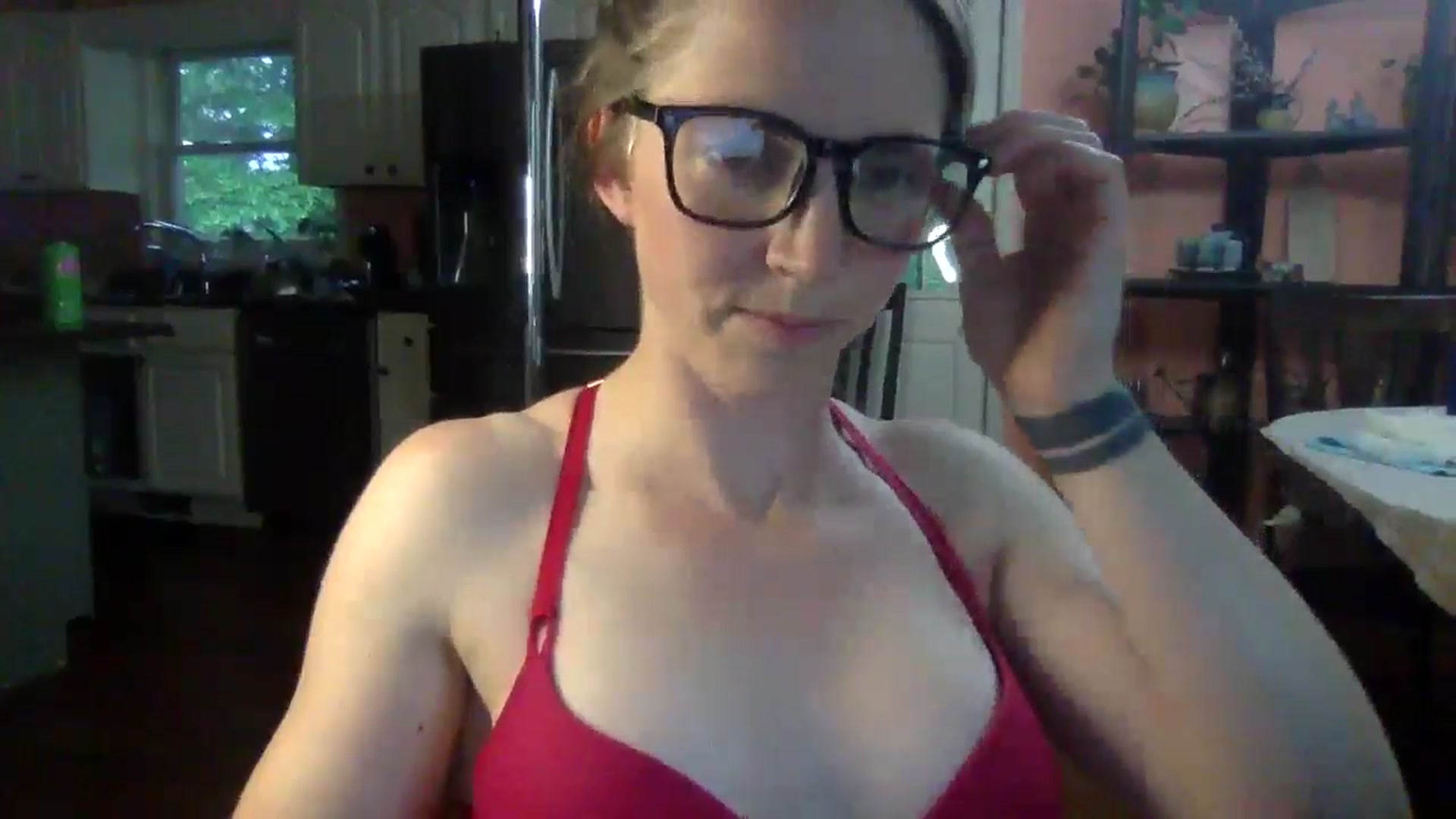 Gallery image thumbnail from GwenieDragon's myfreecams stream on, 05/22/2024, 23:56 image 14 of 20