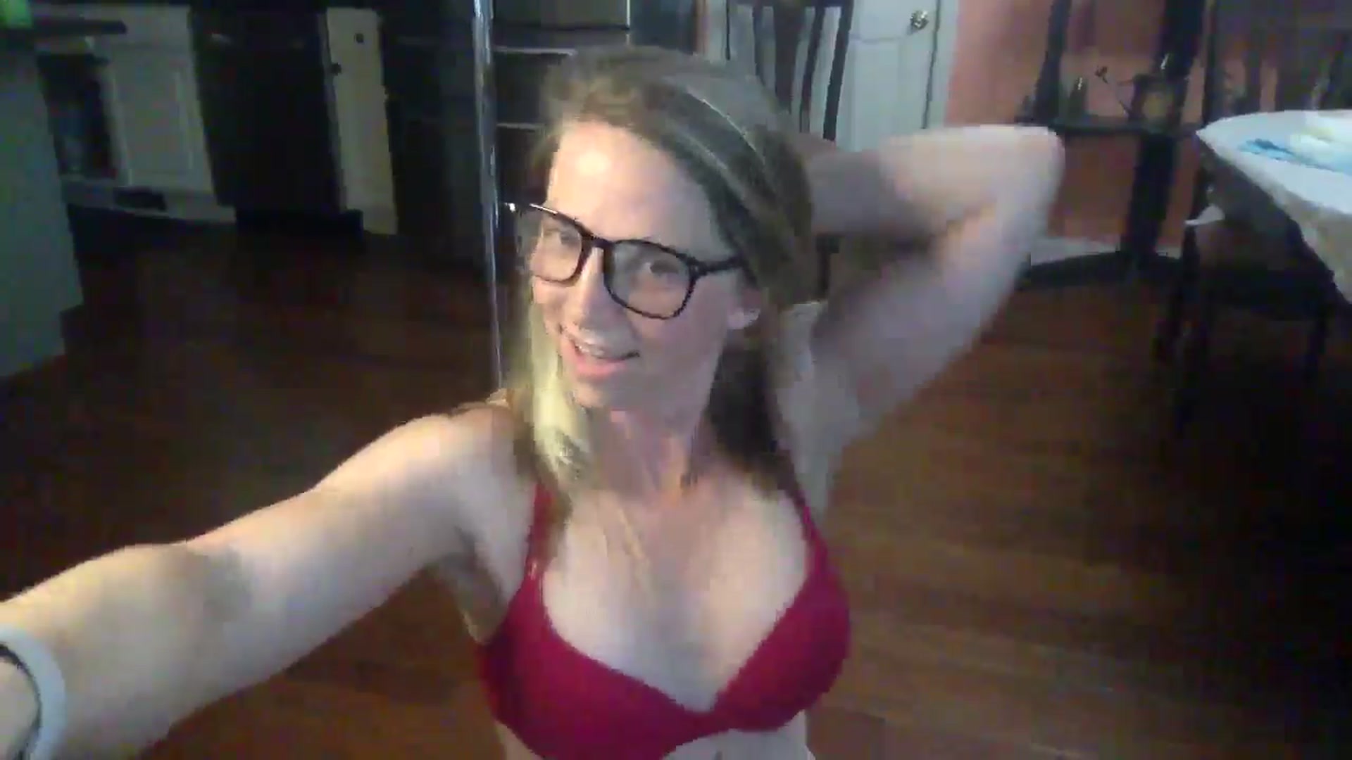 Gallery image thumbnail from GwenieDragon's myfreecams stream on, 05/22/2024, 23:56 image 11 of 20