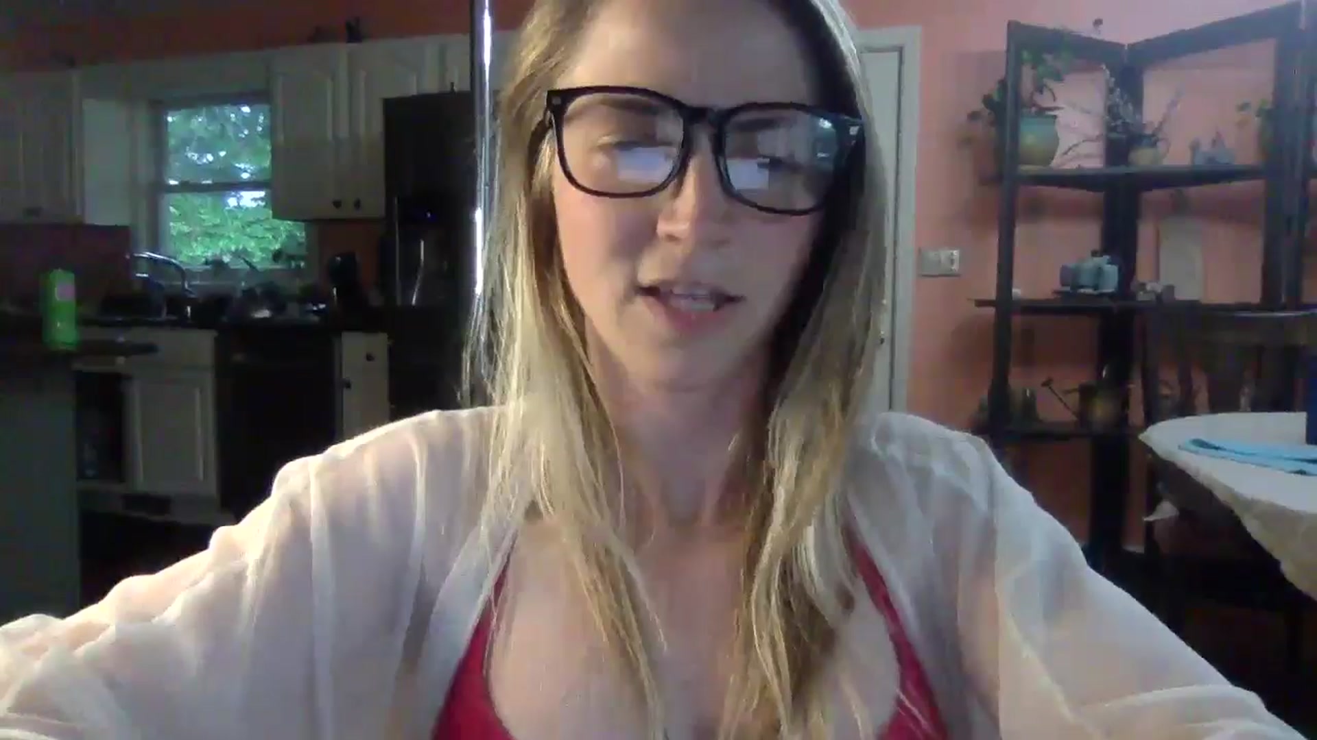 Gallery image thumbnail from GwenieDragon's myfreecams stream on, 05/22/2024, 23:56 image 6 of 20