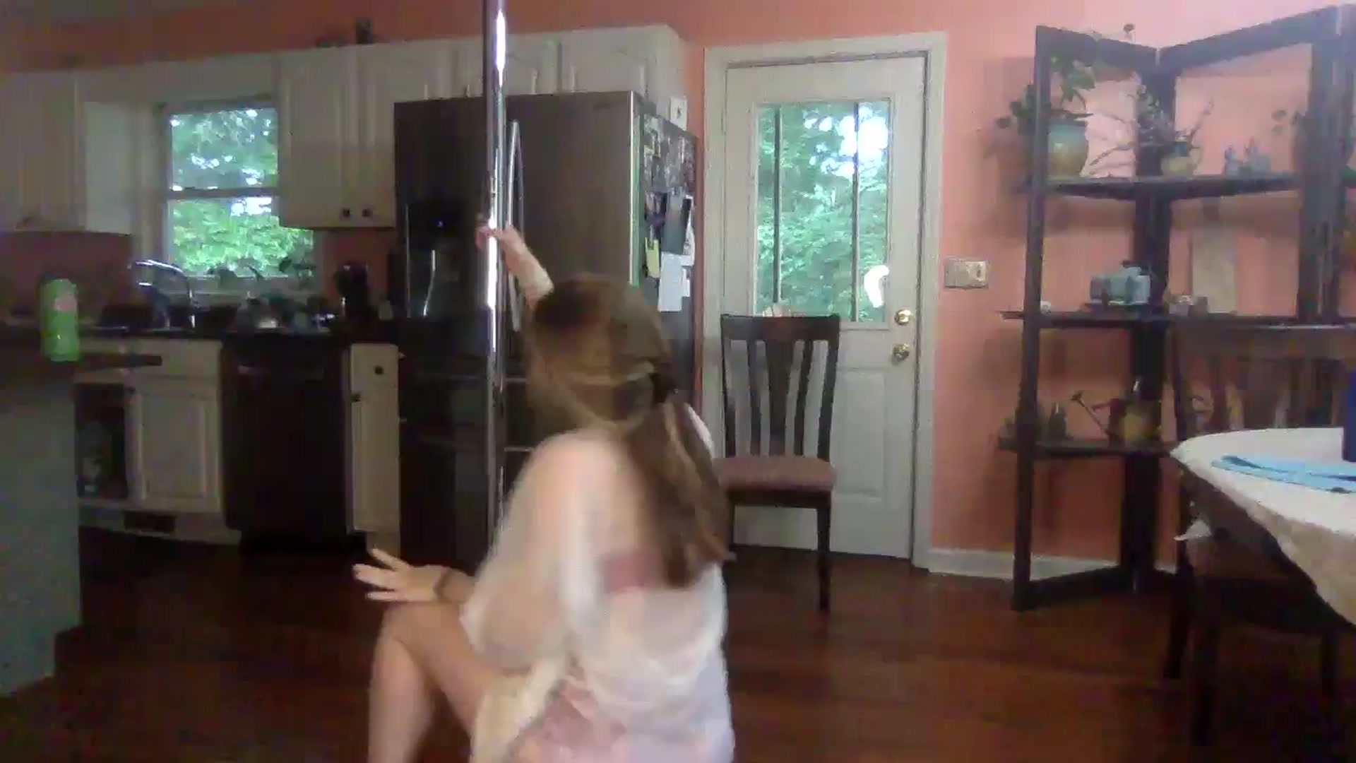 Gallery image thumbnail from GwenieDragon's myfreecams stream on, 05/22/2024, 23:56 image 4 of 20