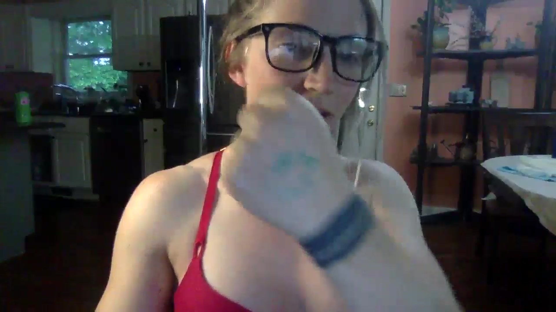 Gallery image thumbnail from GwenieDragon's myfreecams stream on, 05/22/2024, 23:56 image 15 of 20