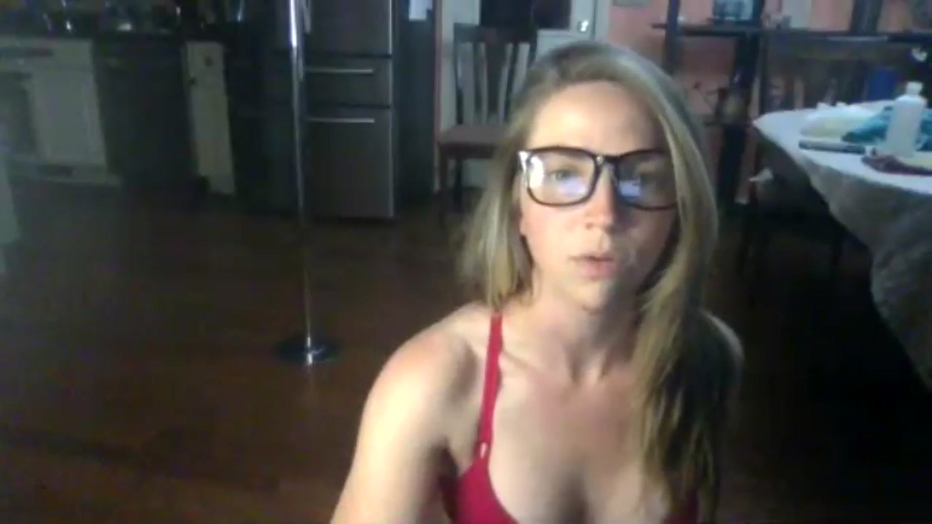 Gallery image thumbnail from GwenieDragon's myfreecams stream on, 05/23/2024, 01:09 image 19 of 20