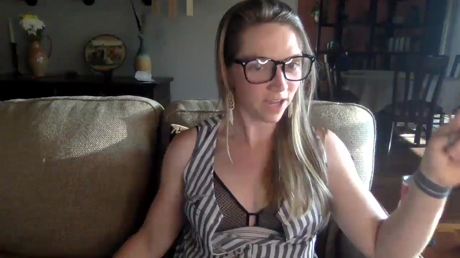 Gallery image thumbnail from GwenieDragon's myfreecams stream on, 05/28/2024, 24:03 image 9 of 20