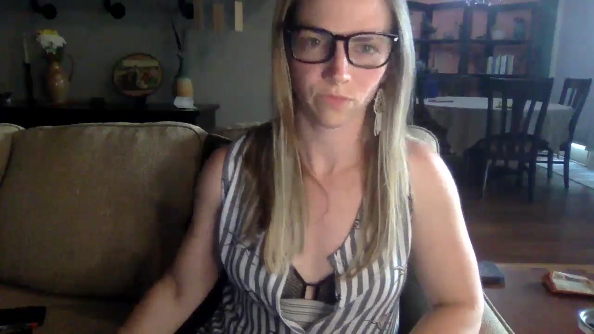 Gallery image thumbnail from GwenieDragon's myfreecams stream on, 05/28/2024, 24:03 image 20 of 20