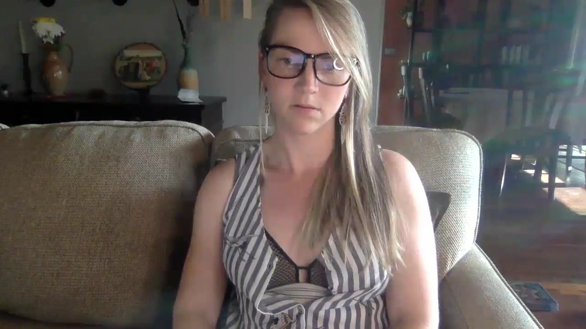 Gallery image thumbnail from GwenieDragon's myfreecams stream on, 05/28/2024, 24:03 image 6 of 20