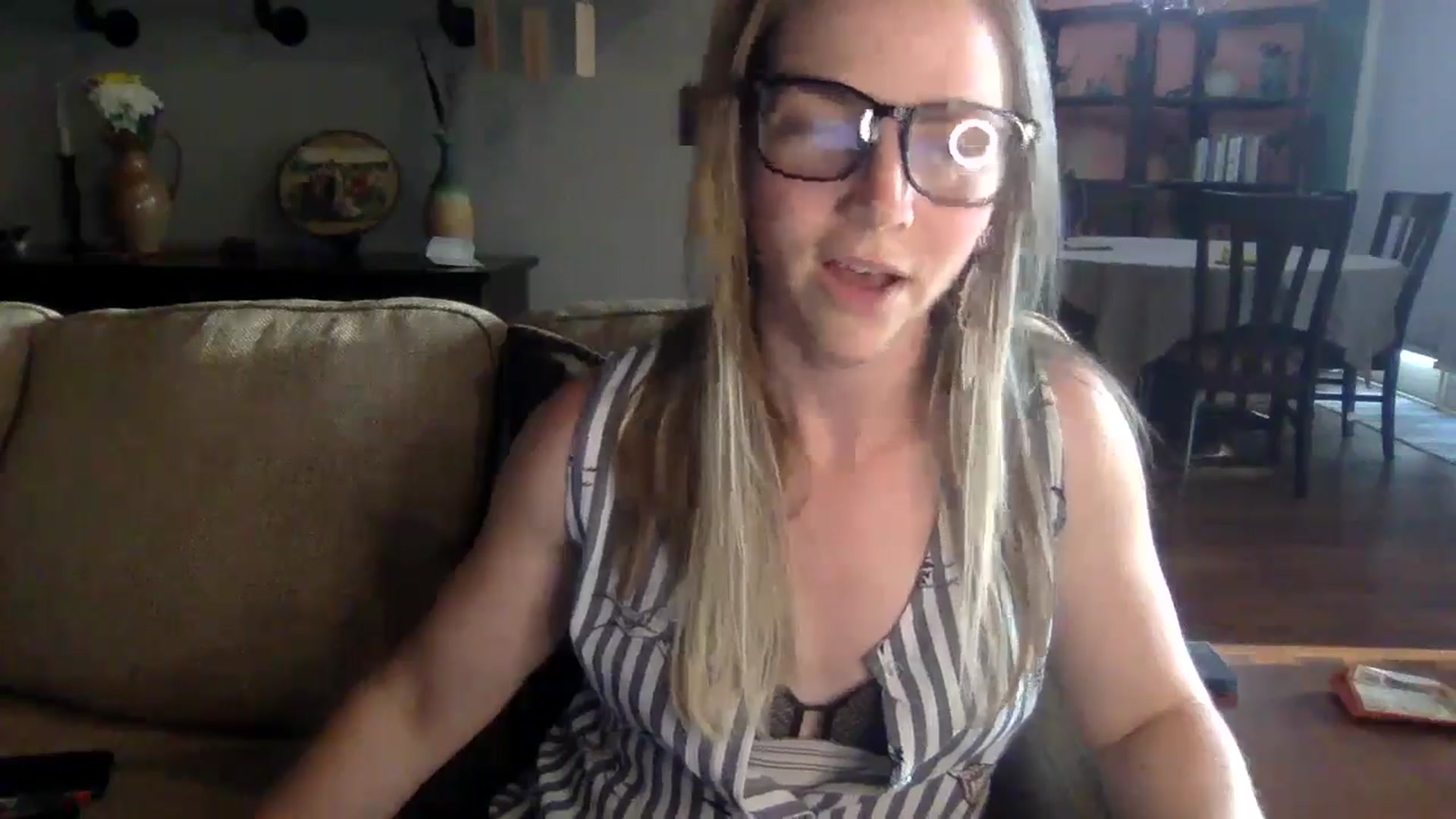 Gallery image thumbnail from GwenieDragon's myfreecams stream on, 05/28/2024, 24:03 image 16 of 20