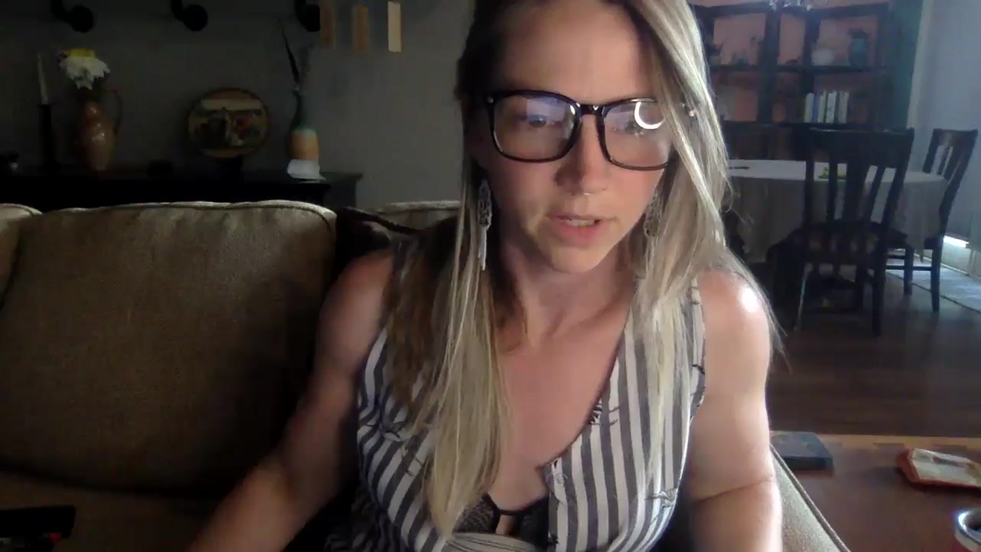 Gallery image thumbnail from GwenieDragon's myfreecams stream on, 05/28/2024, 24:03 image 15 of 20