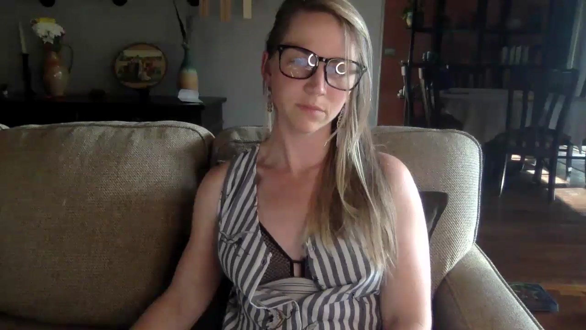 Gallery image thumbnail from GwenieDragon's myfreecams stream on, 05/28/2024, 24:03 image 5 of 20