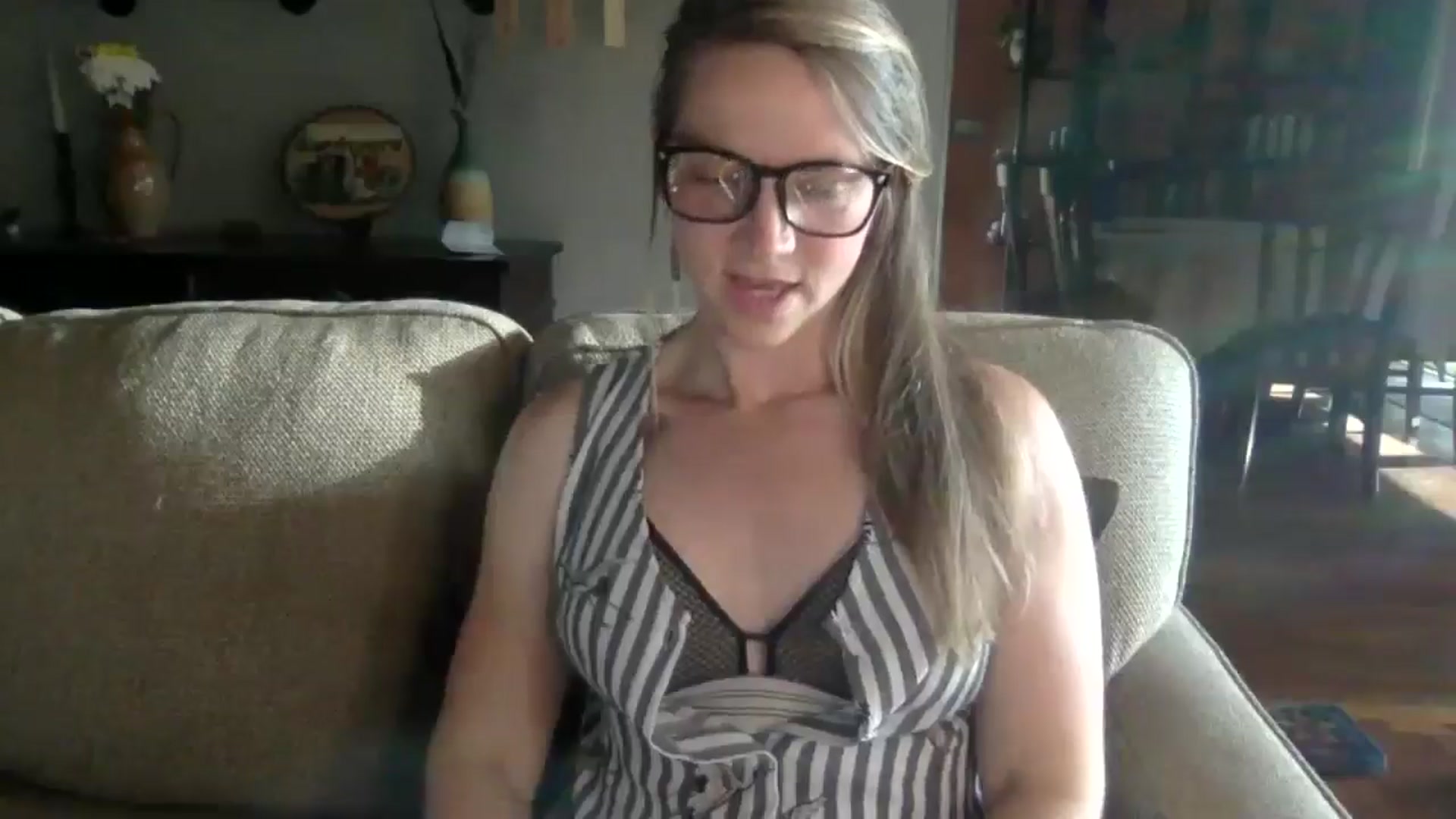 Gallery image thumbnail from GwenieDragon's myfreecams stream on, 05/28/2024, 24:03 image 3 of 20