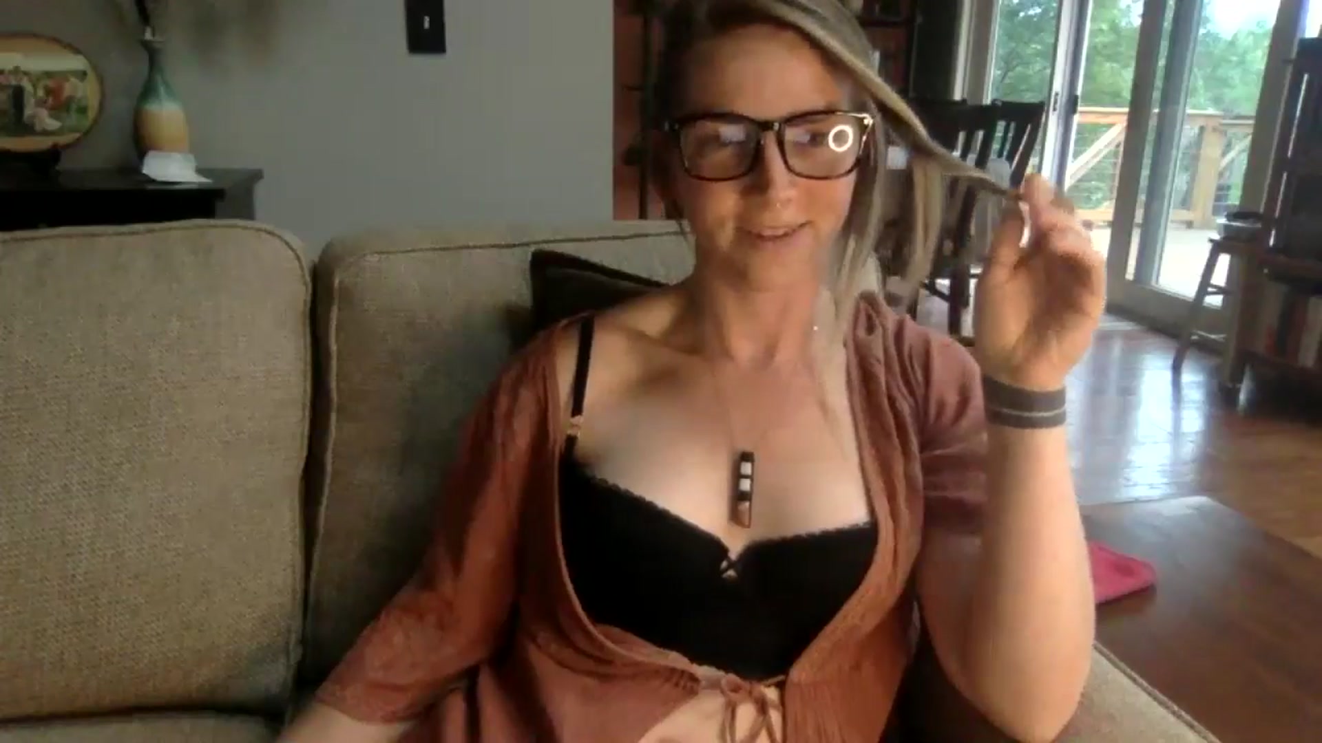Gallery image thumbnail from GwennieDragon's myfreecams stream on, 06/01/2024, 23:30 image 15 of 20