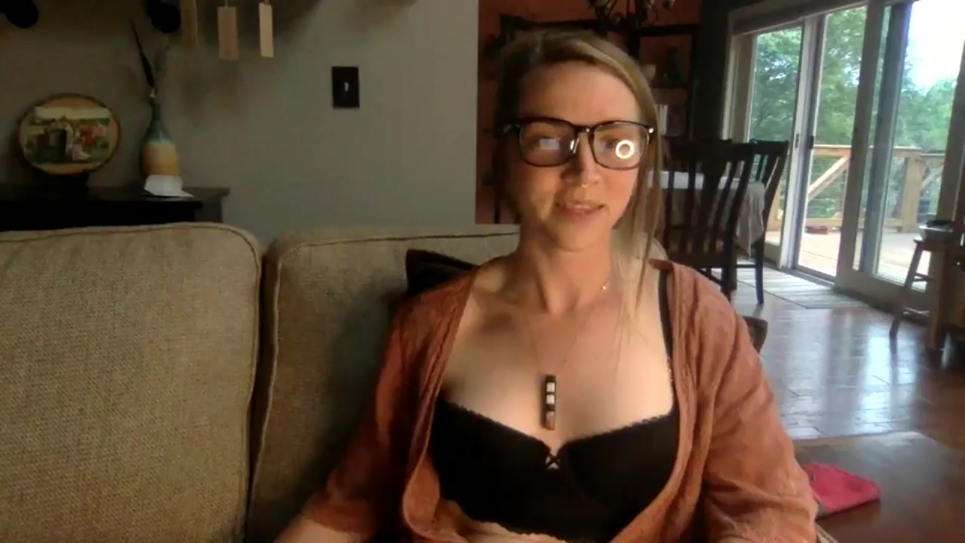 Gallery image thumbnail from GwennieDragon's myfreecams stream on, 06/01/2024, 23:49 image 10 of 20