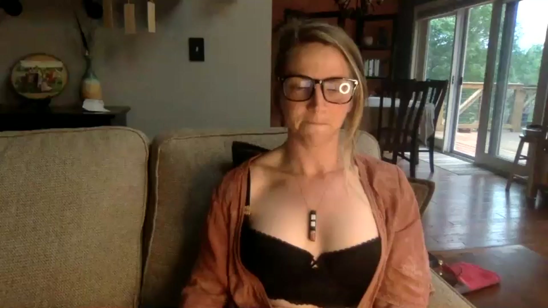Gallery image thumbnail from GwennieDragon's myfreecams stream on, 06/01/2024, 23:49 image 17 of 20