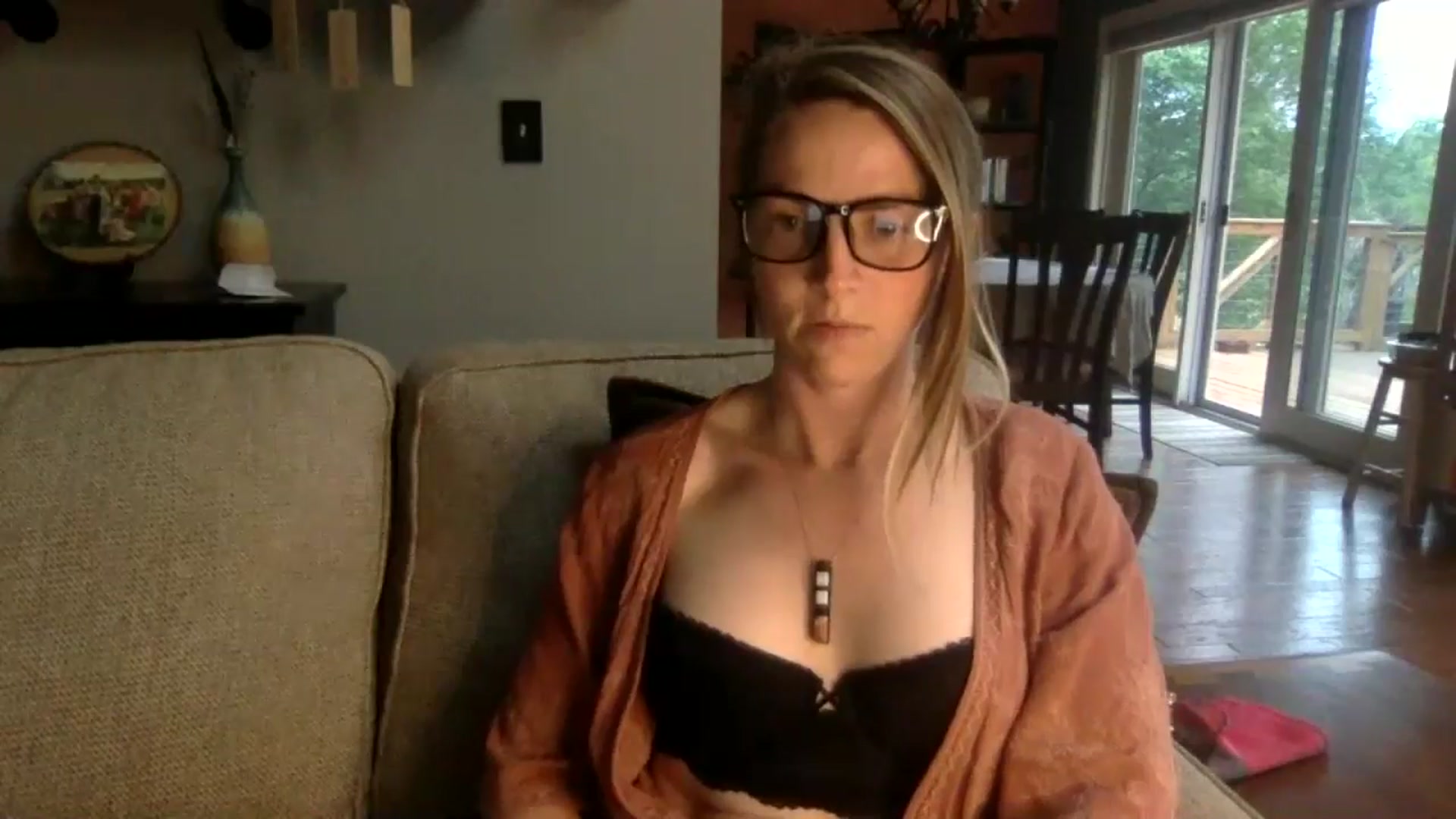 Gallery image thumbnail from GwennieDragon's myfreecams stream on, 06/01/2024, 23:49 image 12 of 20