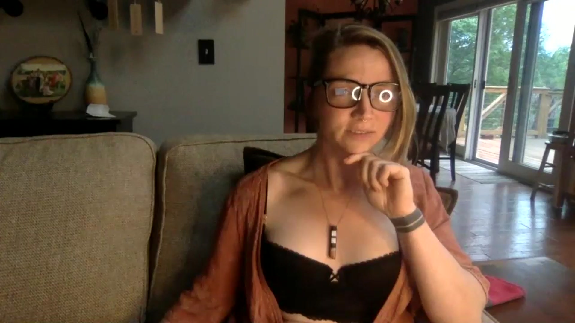 Gallery image thumbnail from GwennieDragon's myfreecams stream on, 06/01/2024, 23:49 image 16 of 20