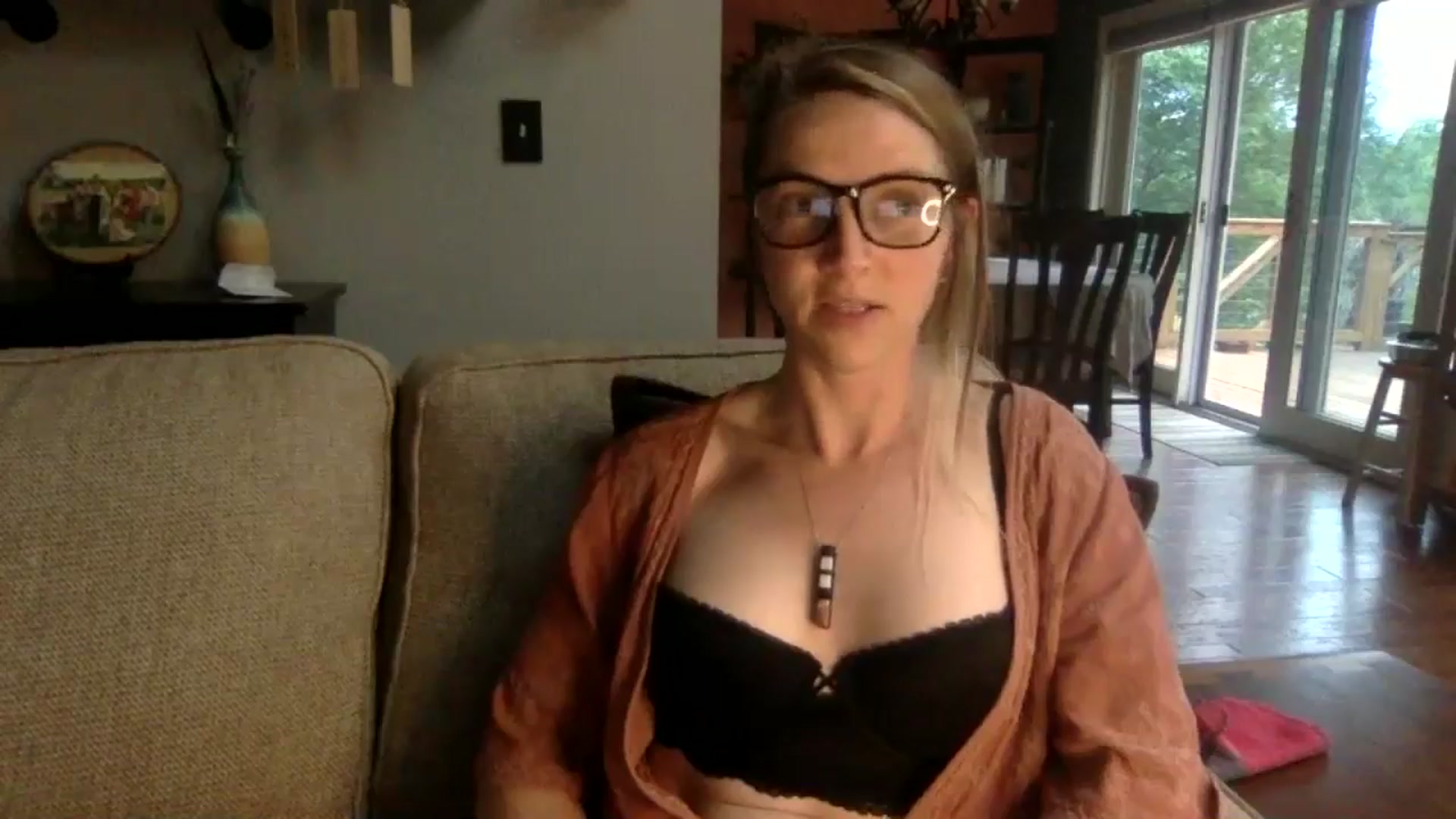 Gallery image thumbnail from GwennieDragon's myfreecams stream on, 06/01/2024, 23:49 image 9 of 20