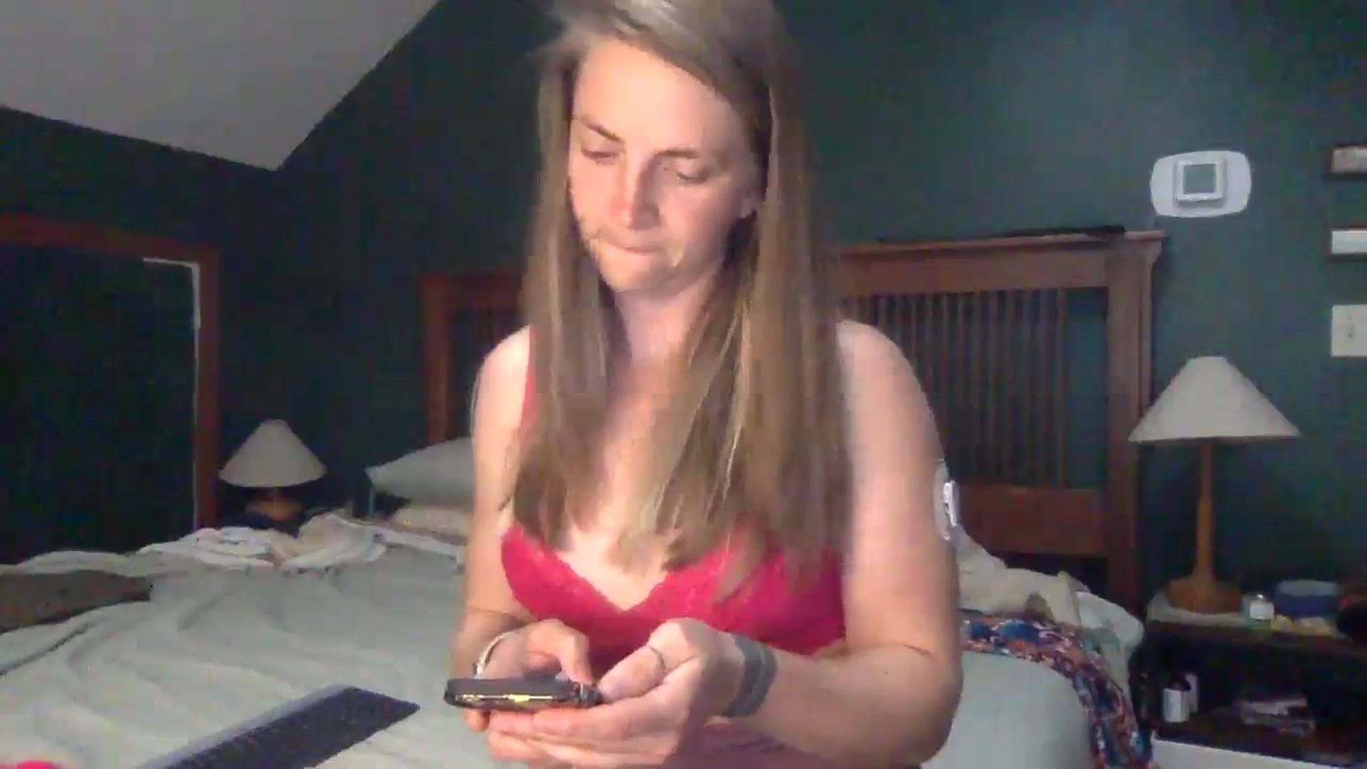 Gallery image thumbnail from GwennieDragon's myfreecams stream on, 06/03/2024, 20:05 image 13 of 20
