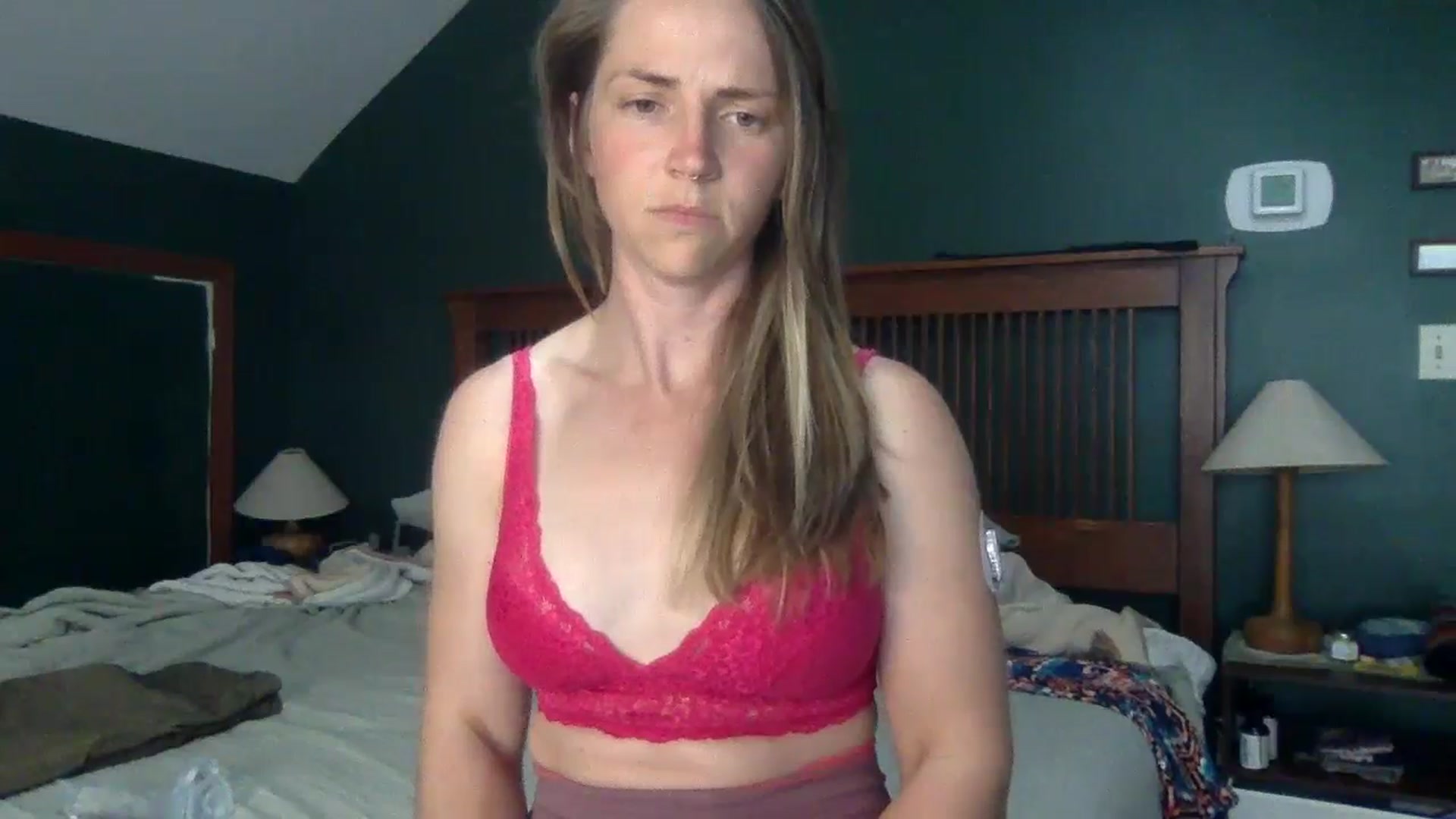 Gallery image thumbnail from GwennieDragon's myfreecams stream on, 06/03/2024, 20:05 image 5 of 20
