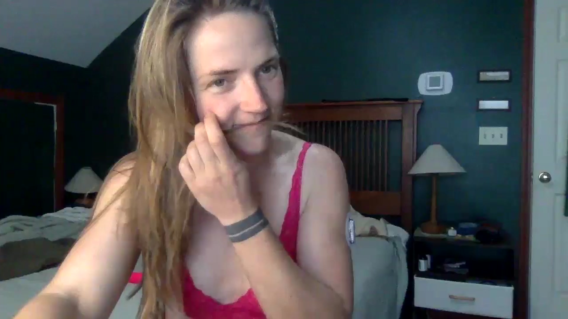 Gallery image thumbnail from GwennieDragon's myfreecams stream on, 06/03/2024, 20:05 image 2 of 20