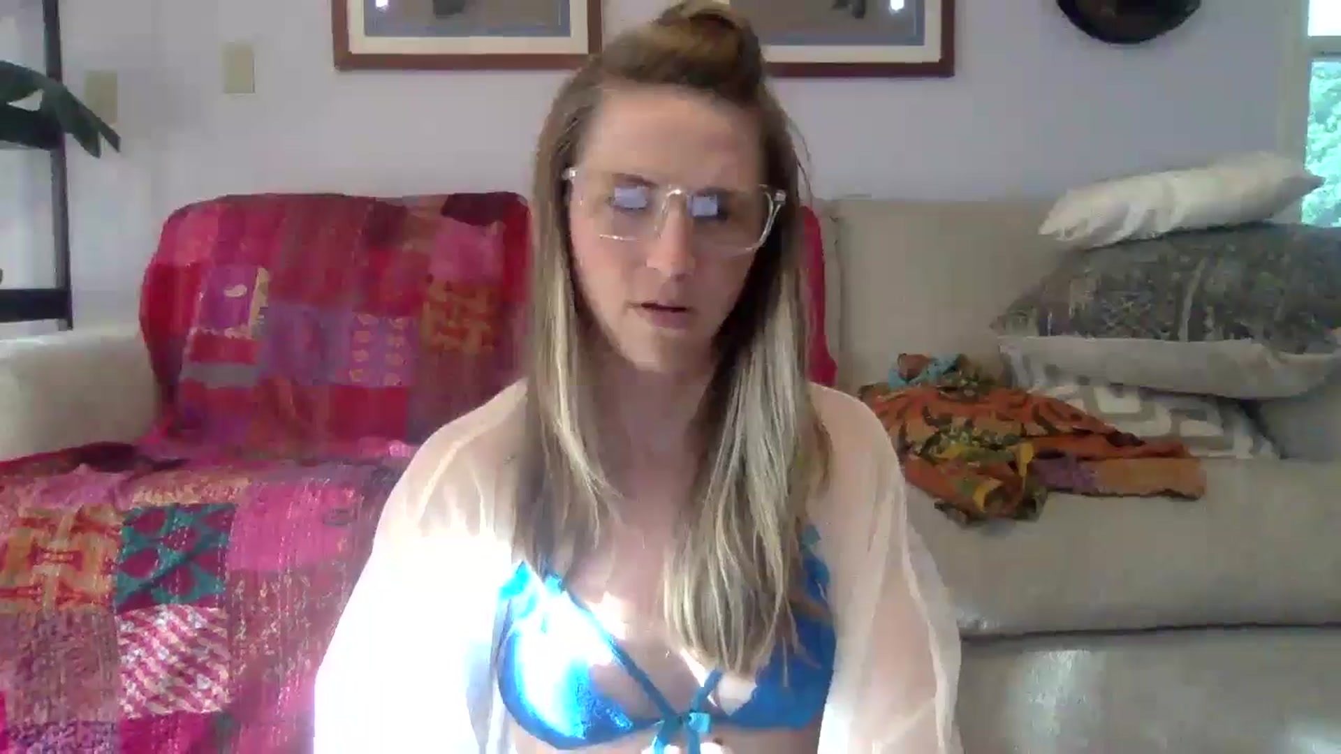 Gallery image thumbnail from GwennieDragon's myfreecams stream on, 06/06/2024, 23:01 image 12 of 20