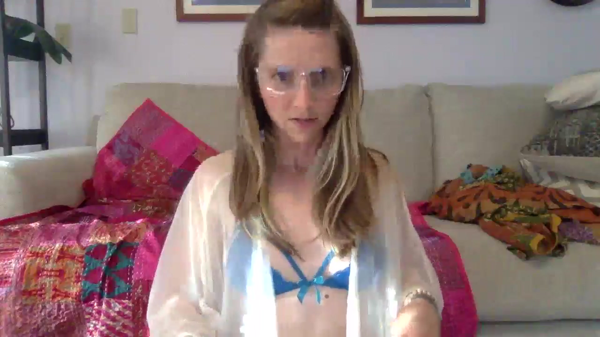 Gallery image thumbnail from GwennieDragon's myfreecams stream on, 06/06/2024, 23:01 image 17 of 20