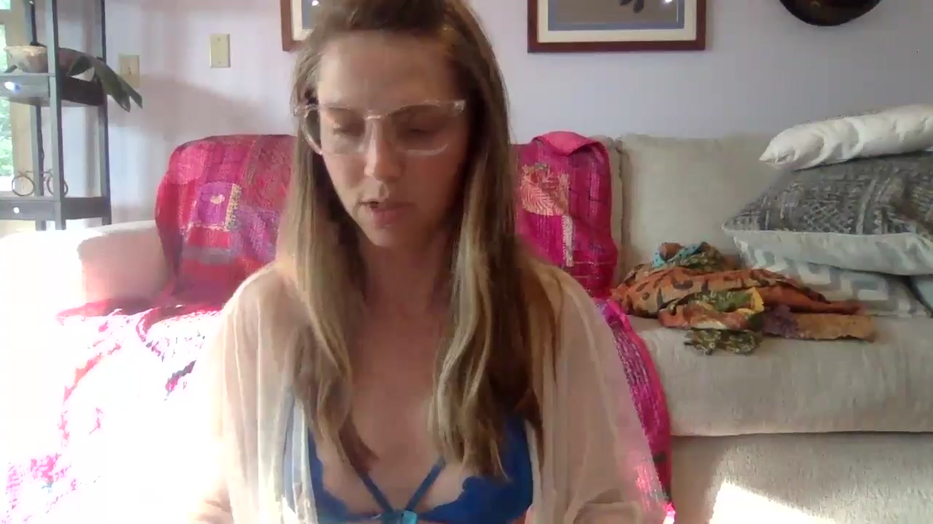 Gallery image thumbnail from GwennieDragon's myfreecams stream on, 06/06/2024, 23:01 image 4 of 20