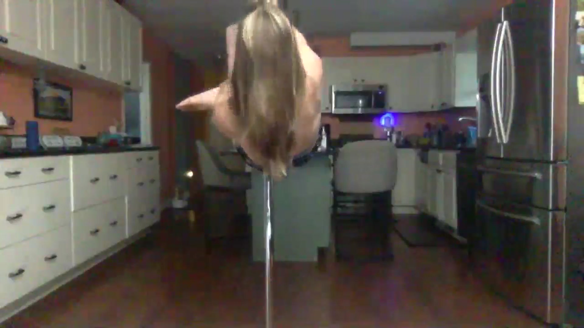 Gallery image thumbnail from GwennieDragon's myfreecams stream on, 06/06/2024, 23:23 image 8 of 20
