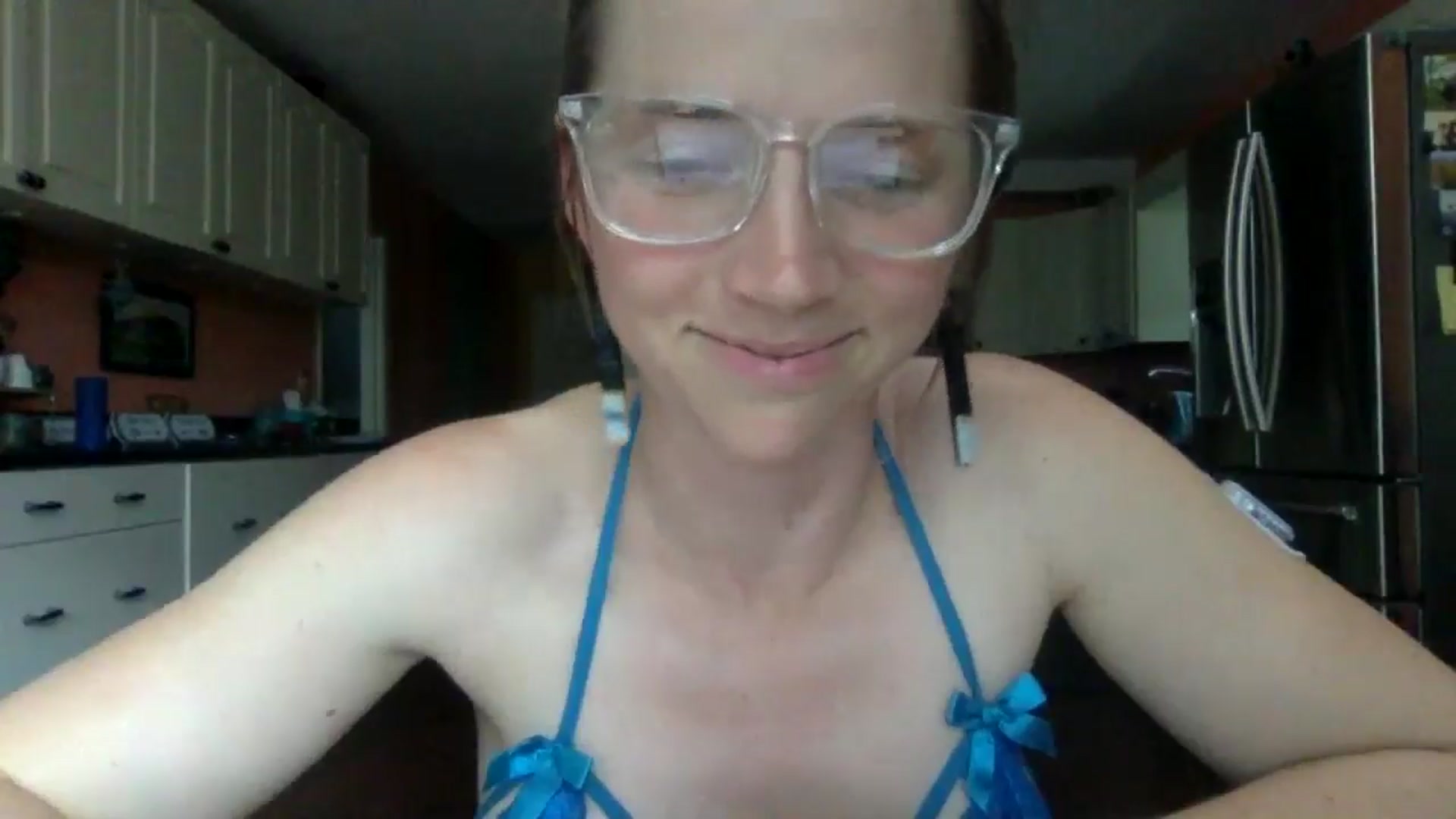 Gallery image thumbnail from GwennieDragon's myfreecams stream on, 06/06/2024, 23:23 image 15 of 20