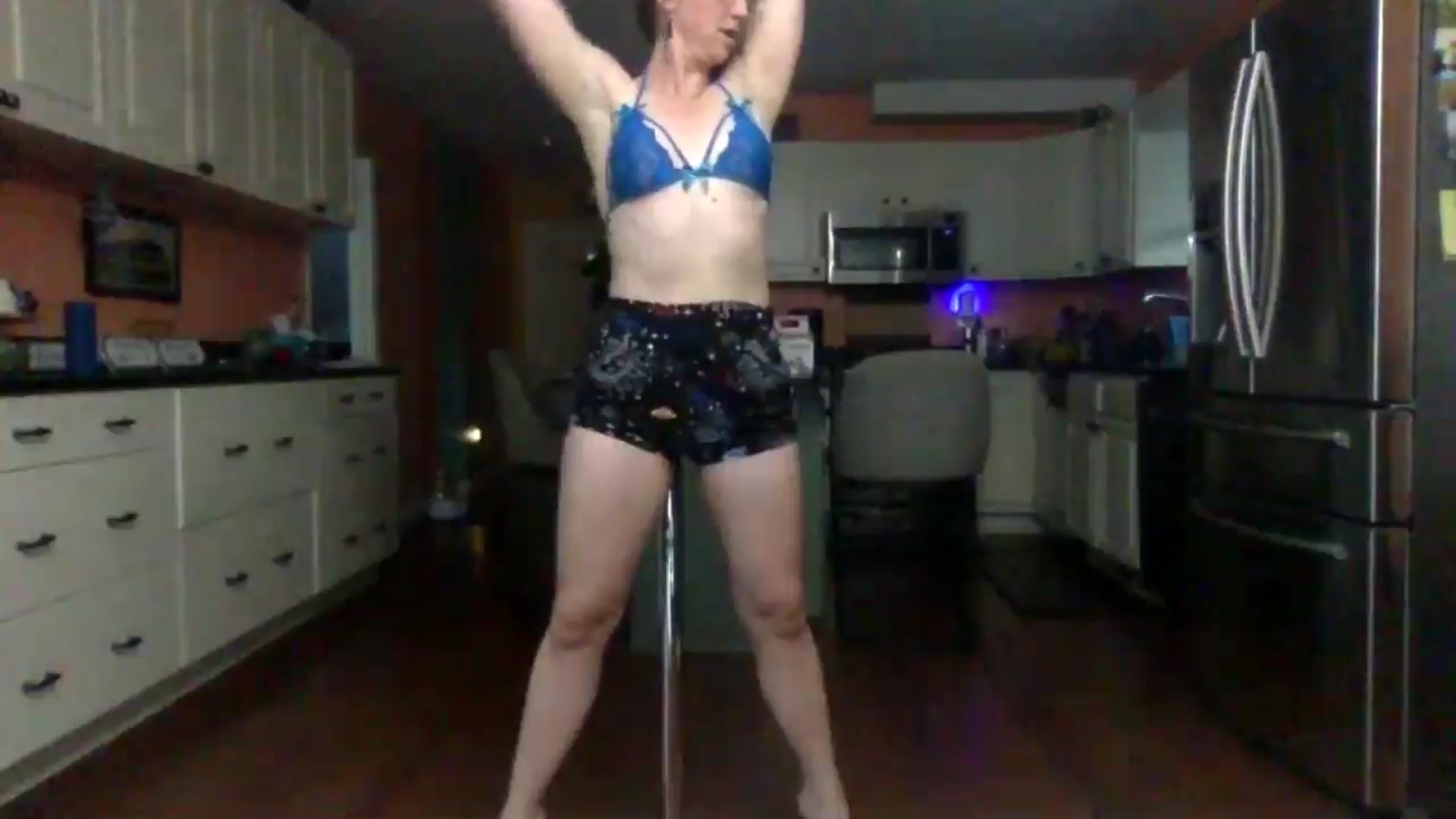 Gallery image thumbnail from GwennieDragon's myfreecams stream on, 06/06/2024, 23:23 image 5 of 20