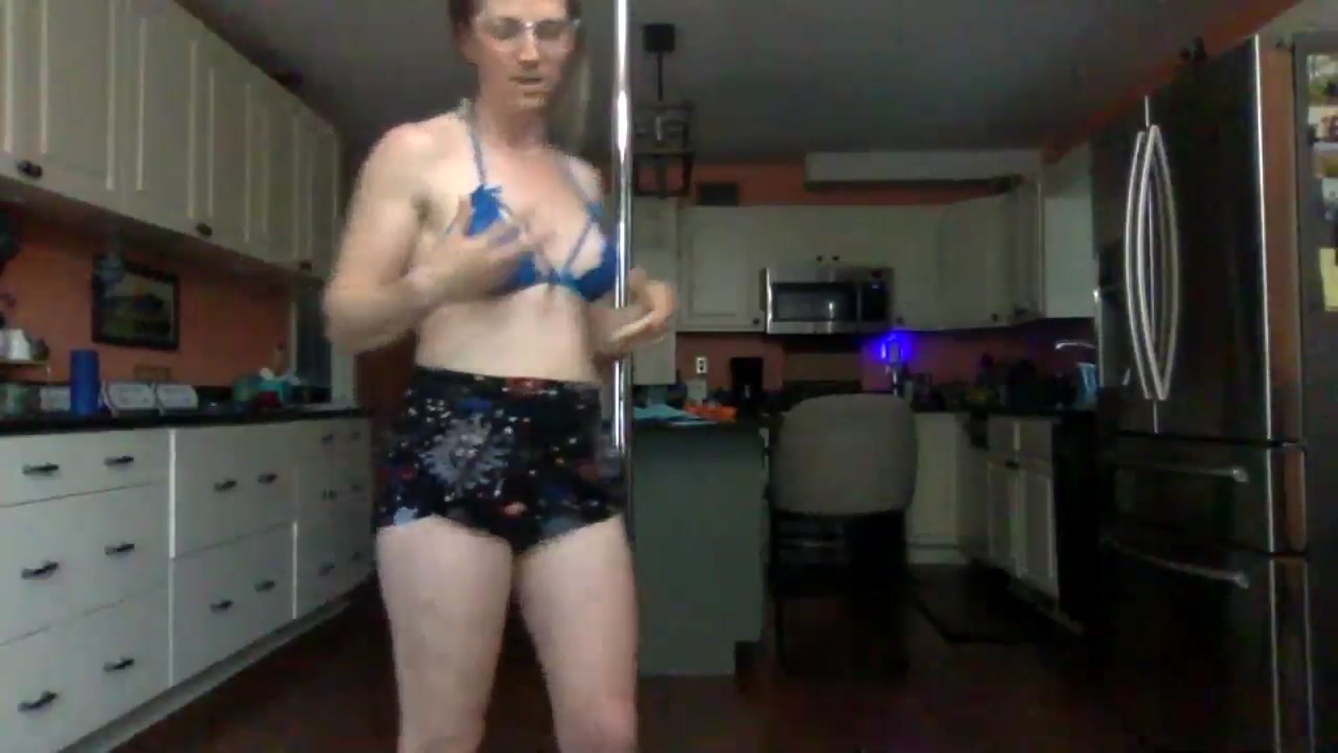Gallery image thumbnail from GwennieDragon's myfreecams stream on, 06/06/2024, 23:23 image 19 of 20