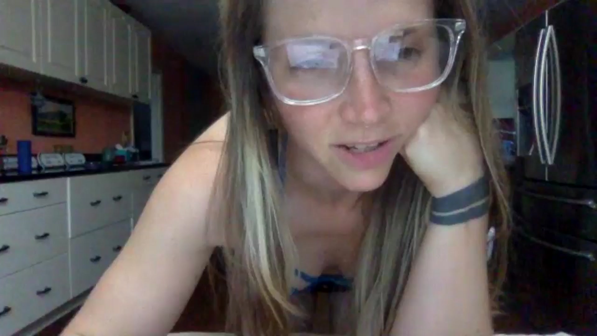 Gallery image thumbnail from GwennieDragon's myfreecams stream on, 06/06/2024, 23:47 image 1 of 20