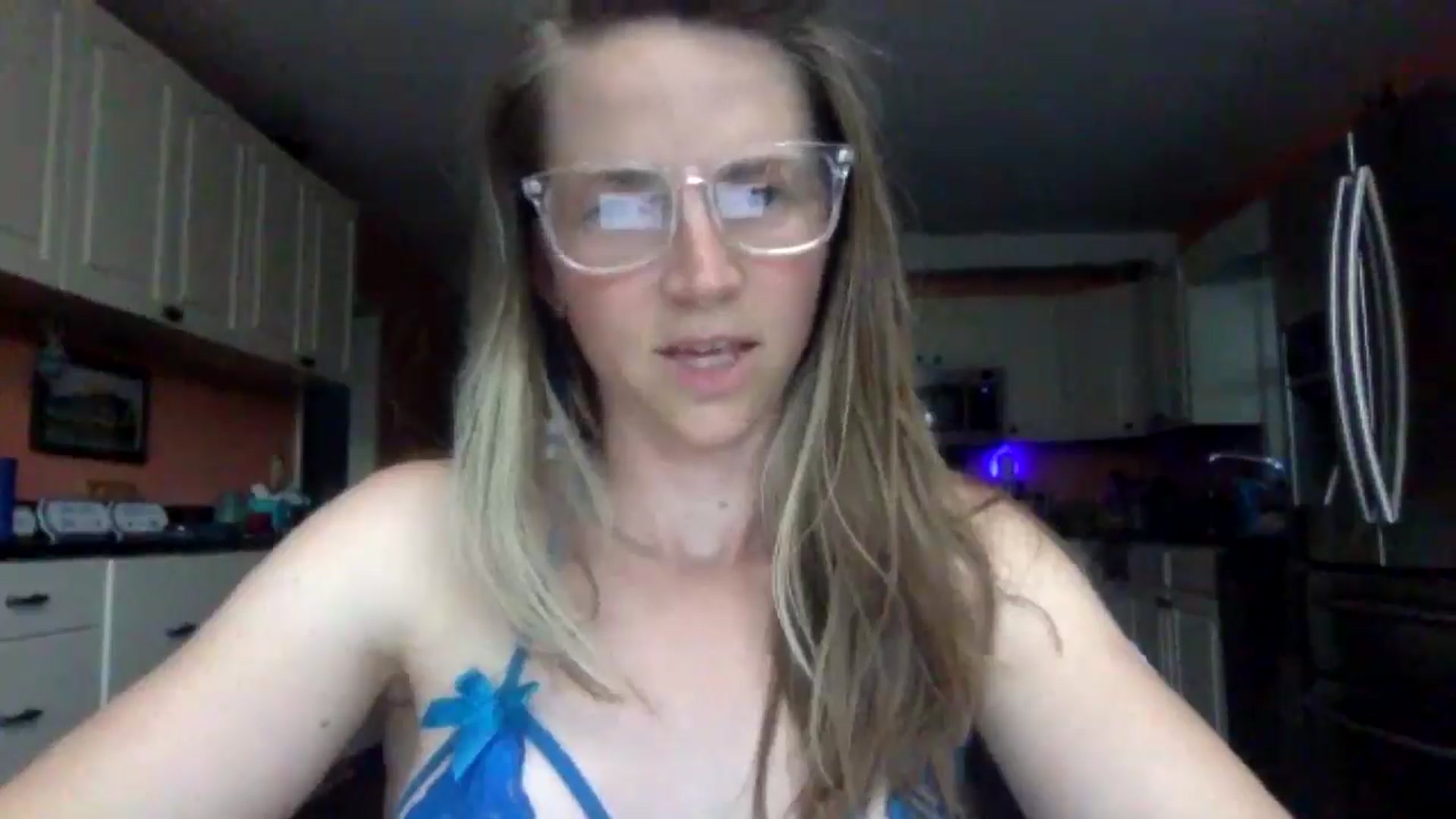 Gallery image thumbnail from GwennieDragon's myfreecams stream on, 06/06/2024, 23:47 image 12 of 20