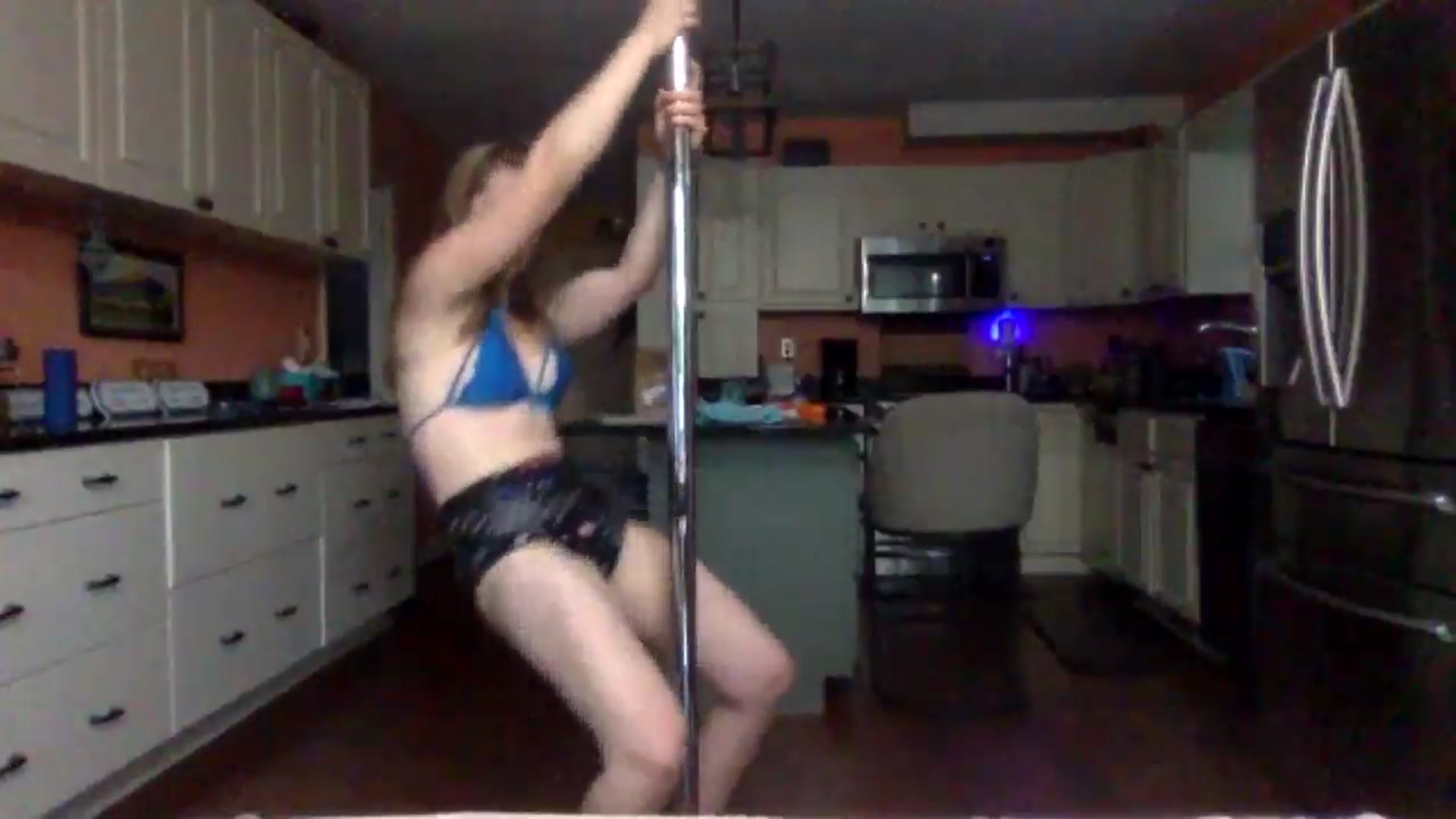 Gallery image thumbnail from GwennieDragon's myfreecams stream on, 06/06/2024, 23:47 image 6 of 20
