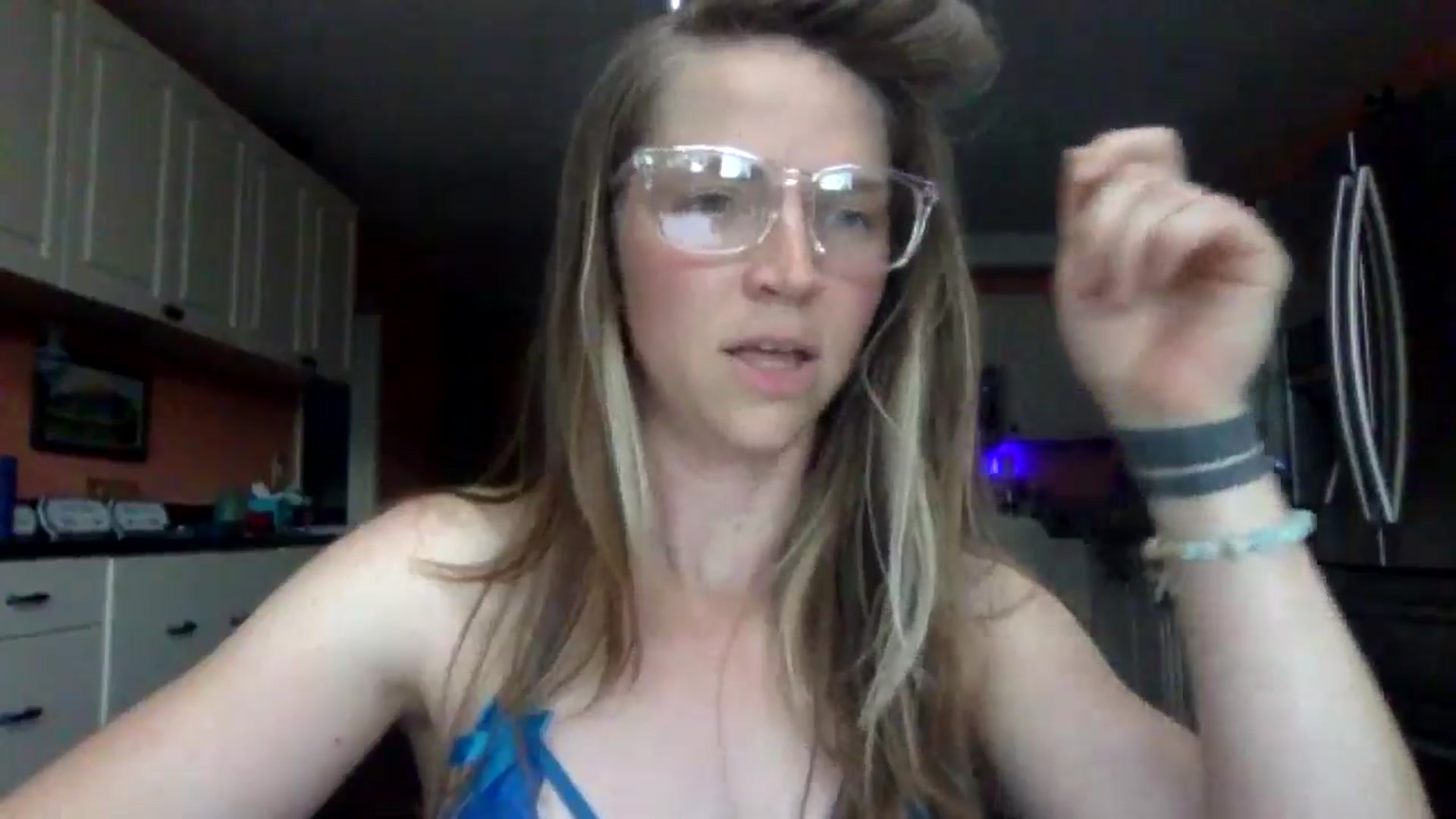 Gallery image thumbnail from GwennieDragon's myfreecams stream on, 06/06/2024, 23:47 image 15 of 20