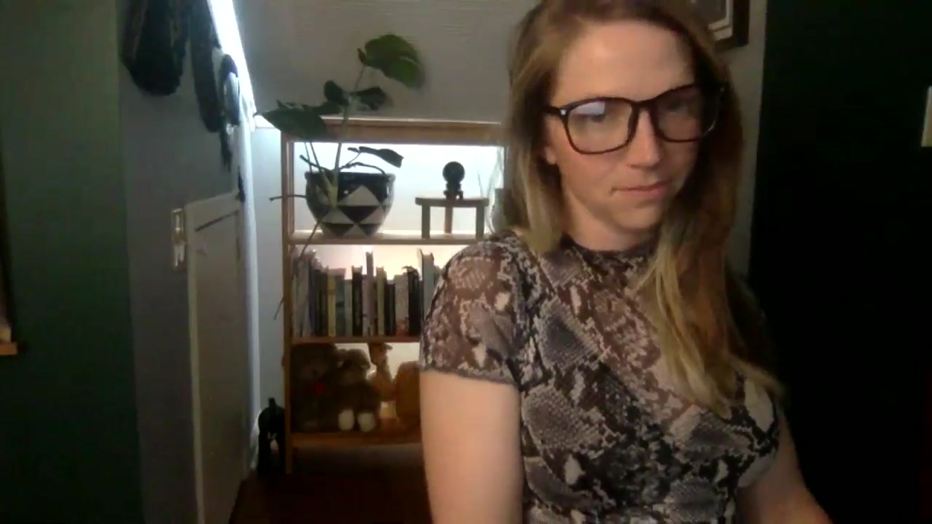 Gallery image thumbnail from GwennieDragon's myfreecams stream on, 06/10/2024, 18:38 image 10 of 20