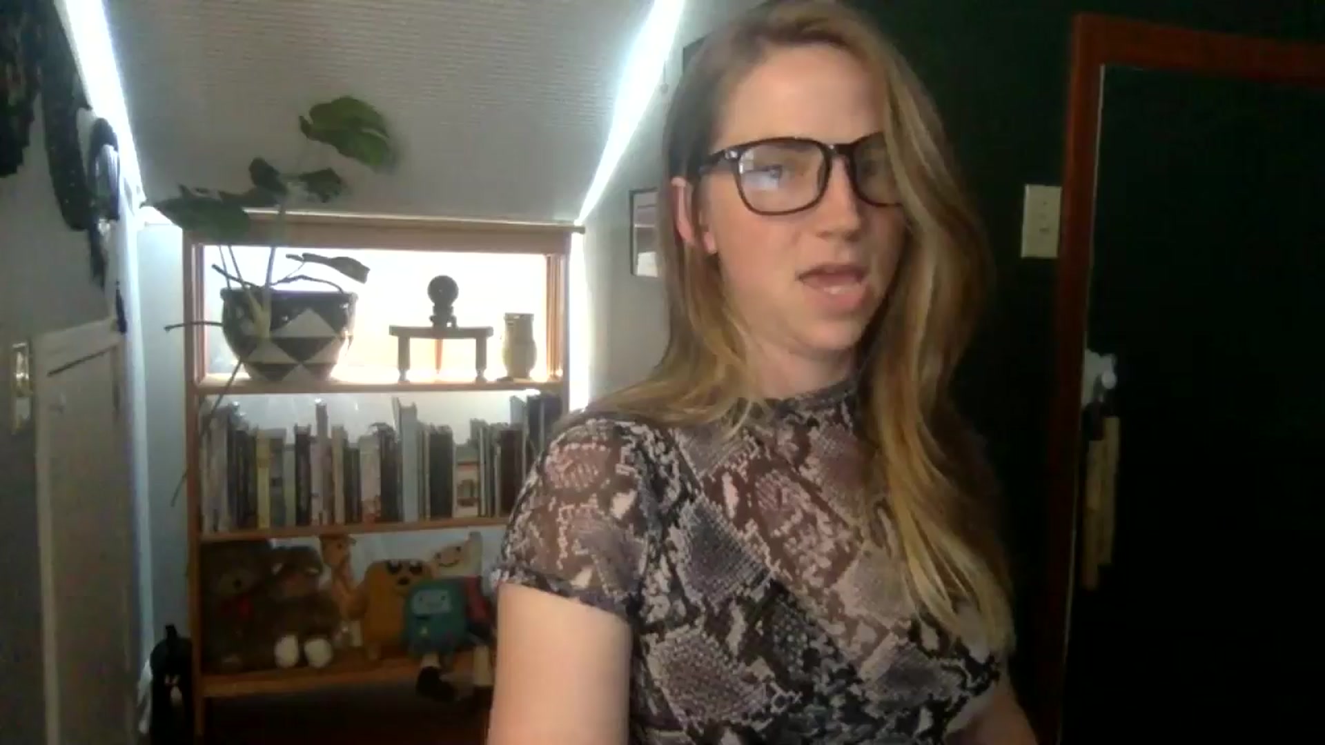 Gallery image thumbnail from GwennieDragon's myfreecams stream on, 06/10/2024, 19:11 image 15 of 20