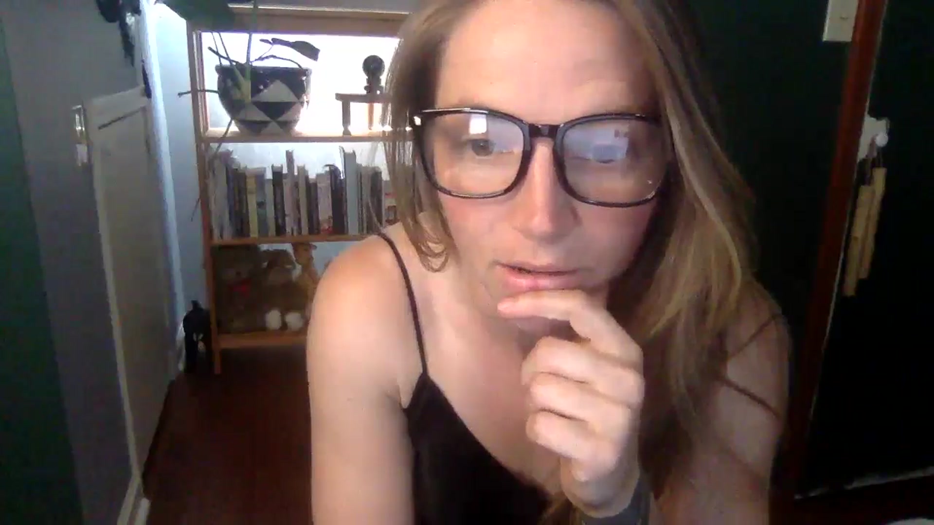 Gallery image thumbnail from GwennieDragon's myfreecams stream on, 06/10/2024, 19:11 image 8 of 20